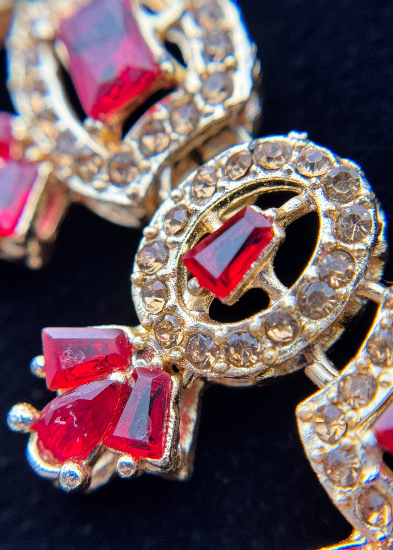 Jewelry Set in Red, maroon, gold Color by - Trendy Women Jewelry Set ARE3241
