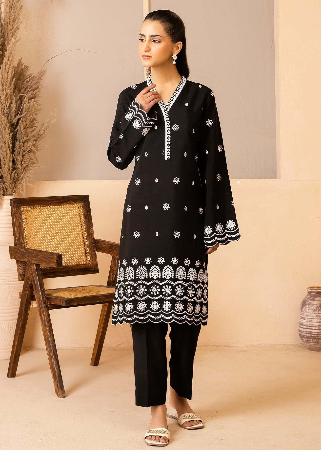 medium silk Kurta Set in Black