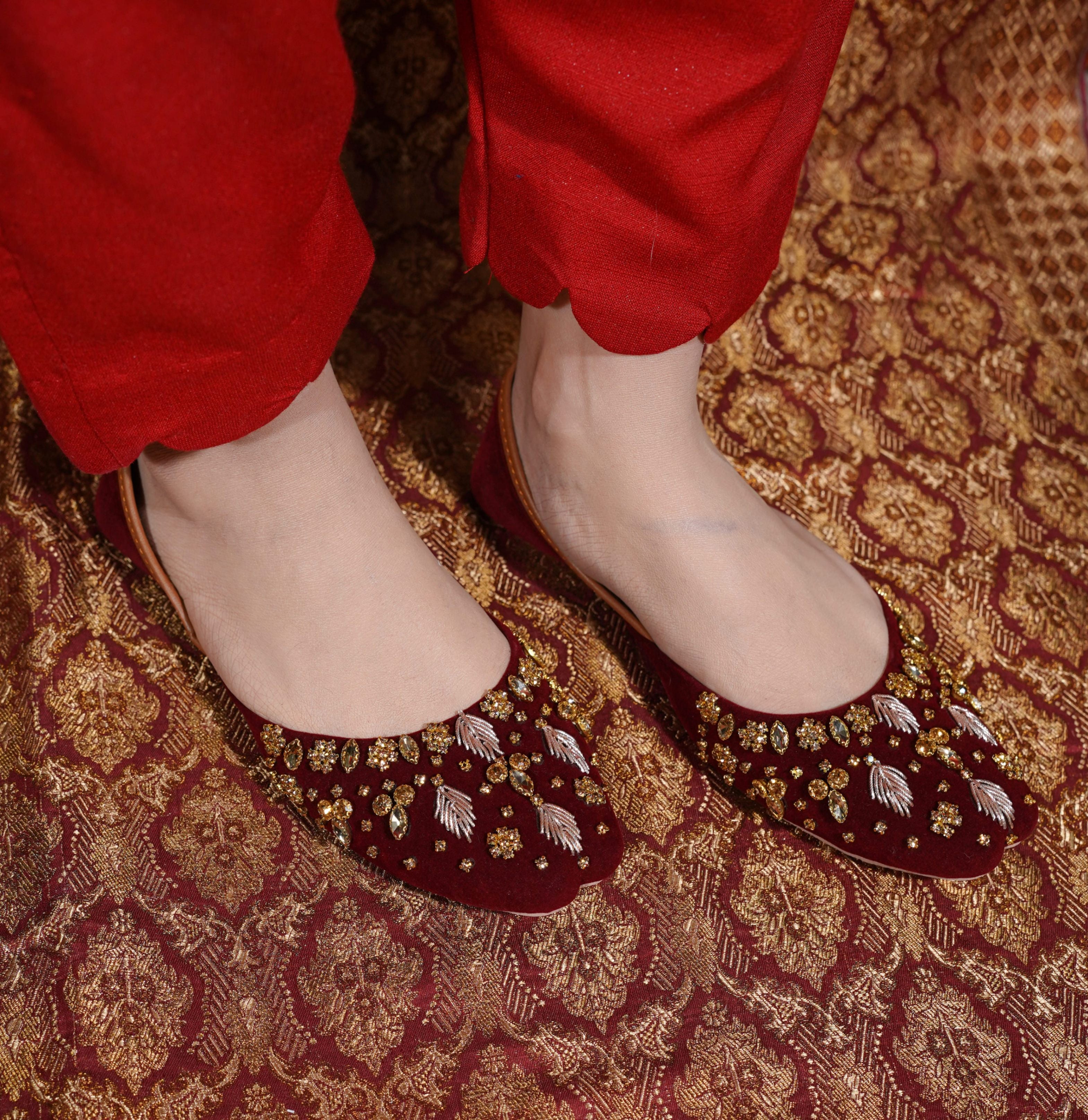 Khussa in Maroon by - High Quality Women Khussa HPI0786
