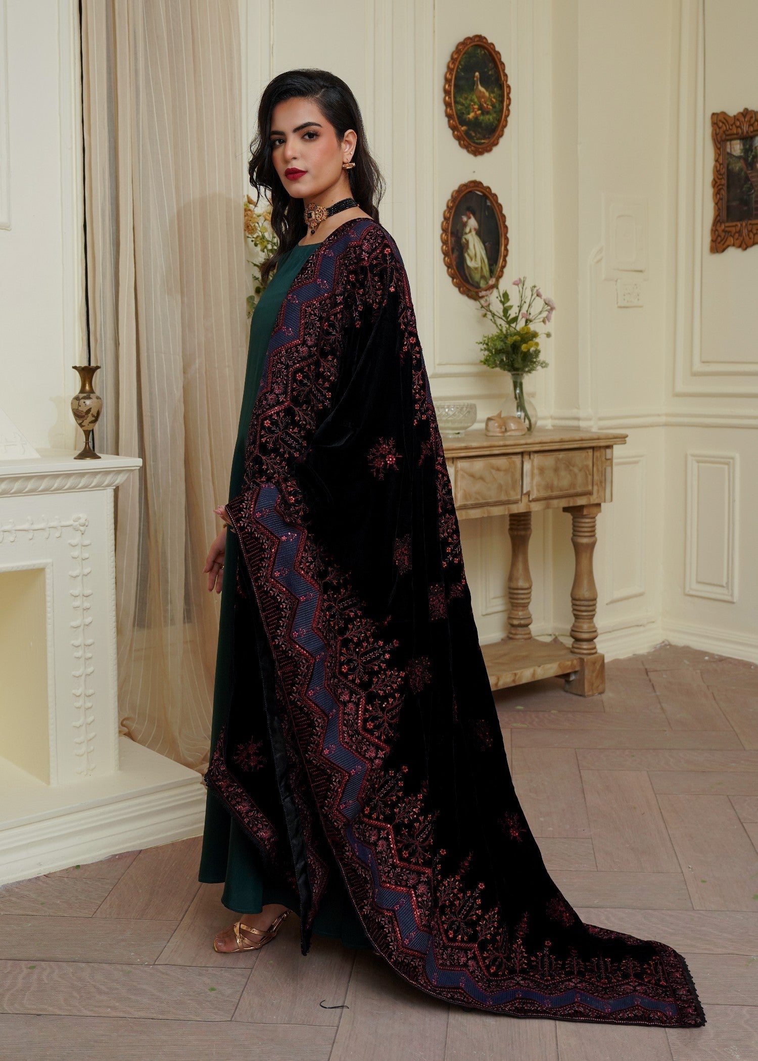 Shawl in Black Color by - Trendy Women Shawl QAI2523