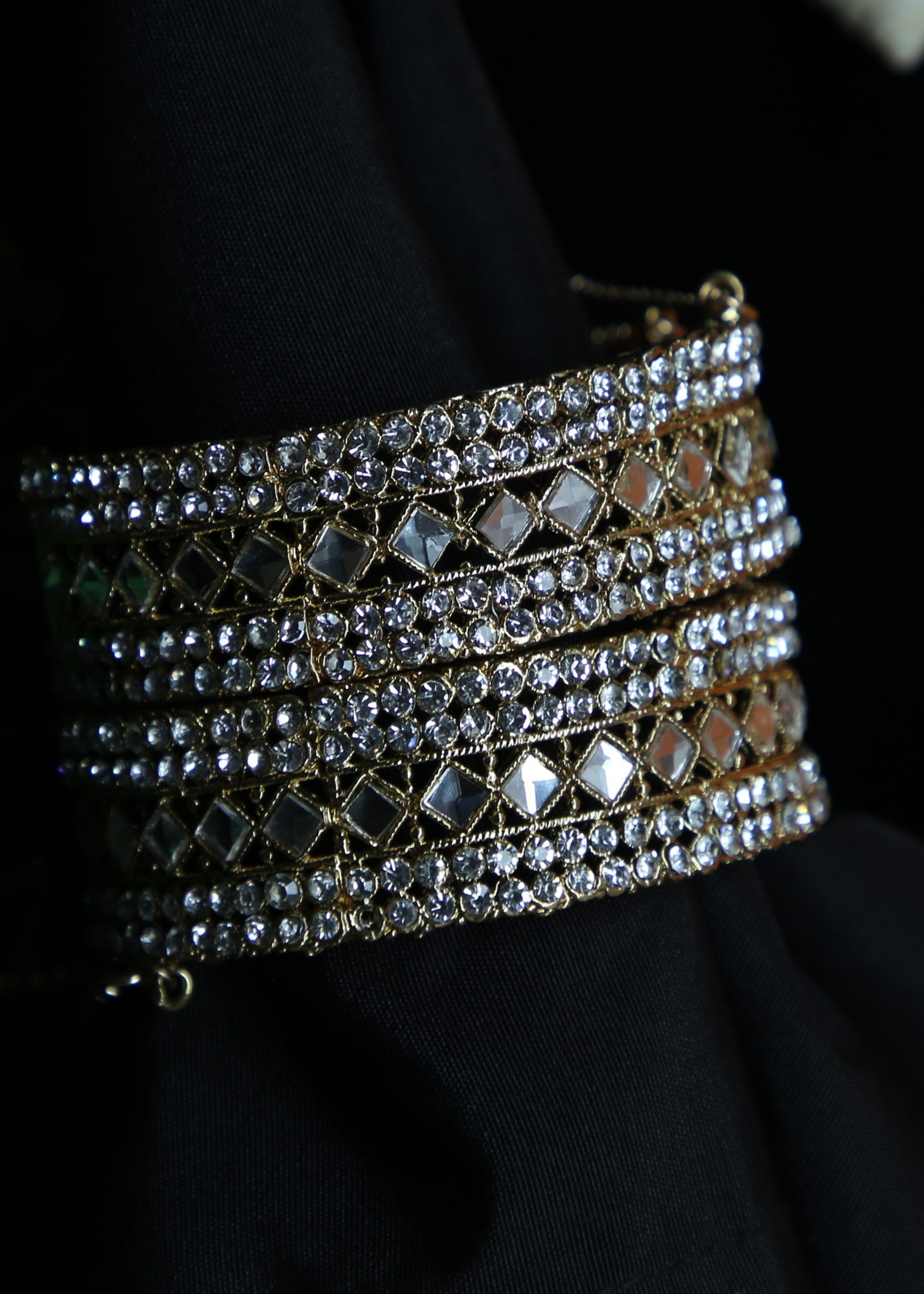 Bangles in White Color by - Trendy Women Bangles MSR9539