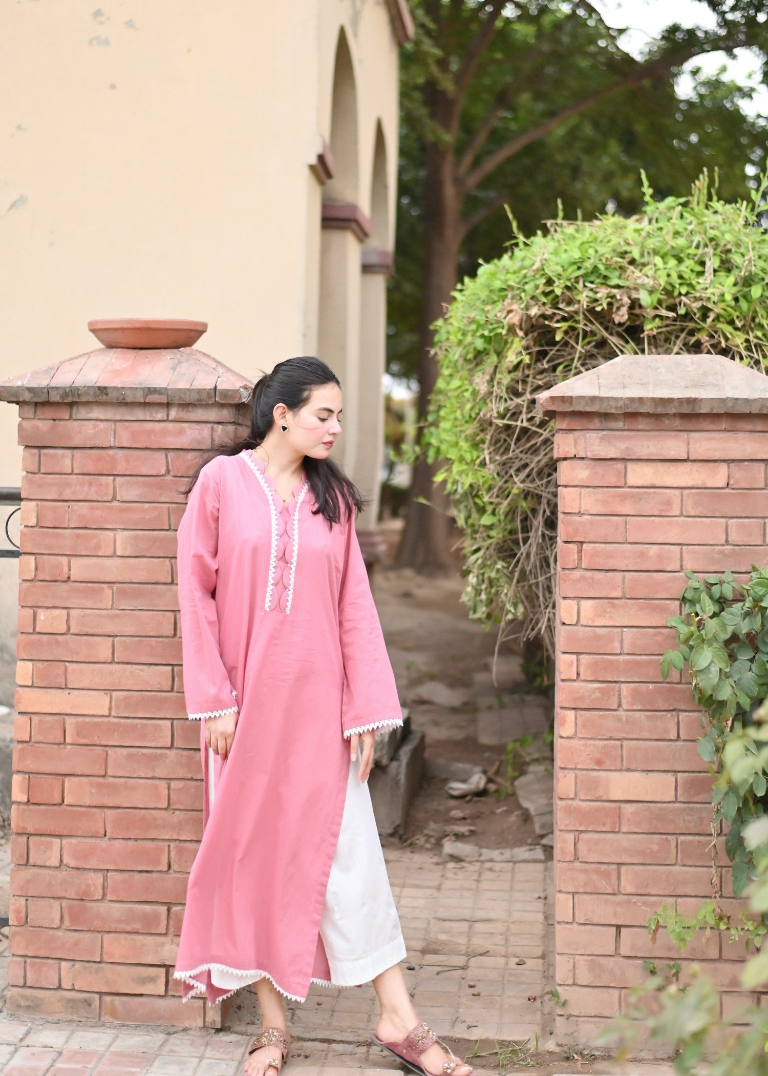 linen Kurta Set in White, pink