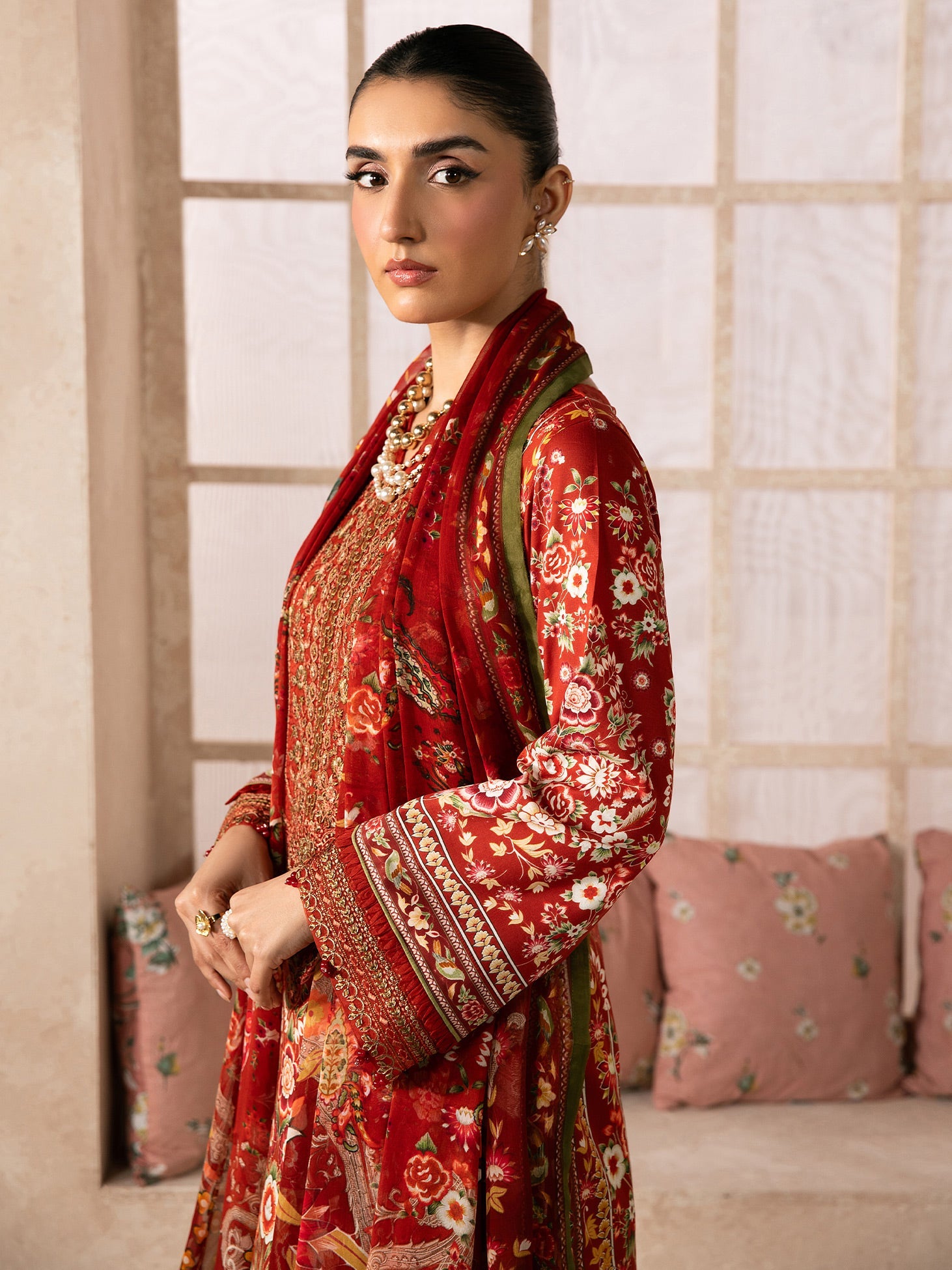 Syra Lawn – Calyx