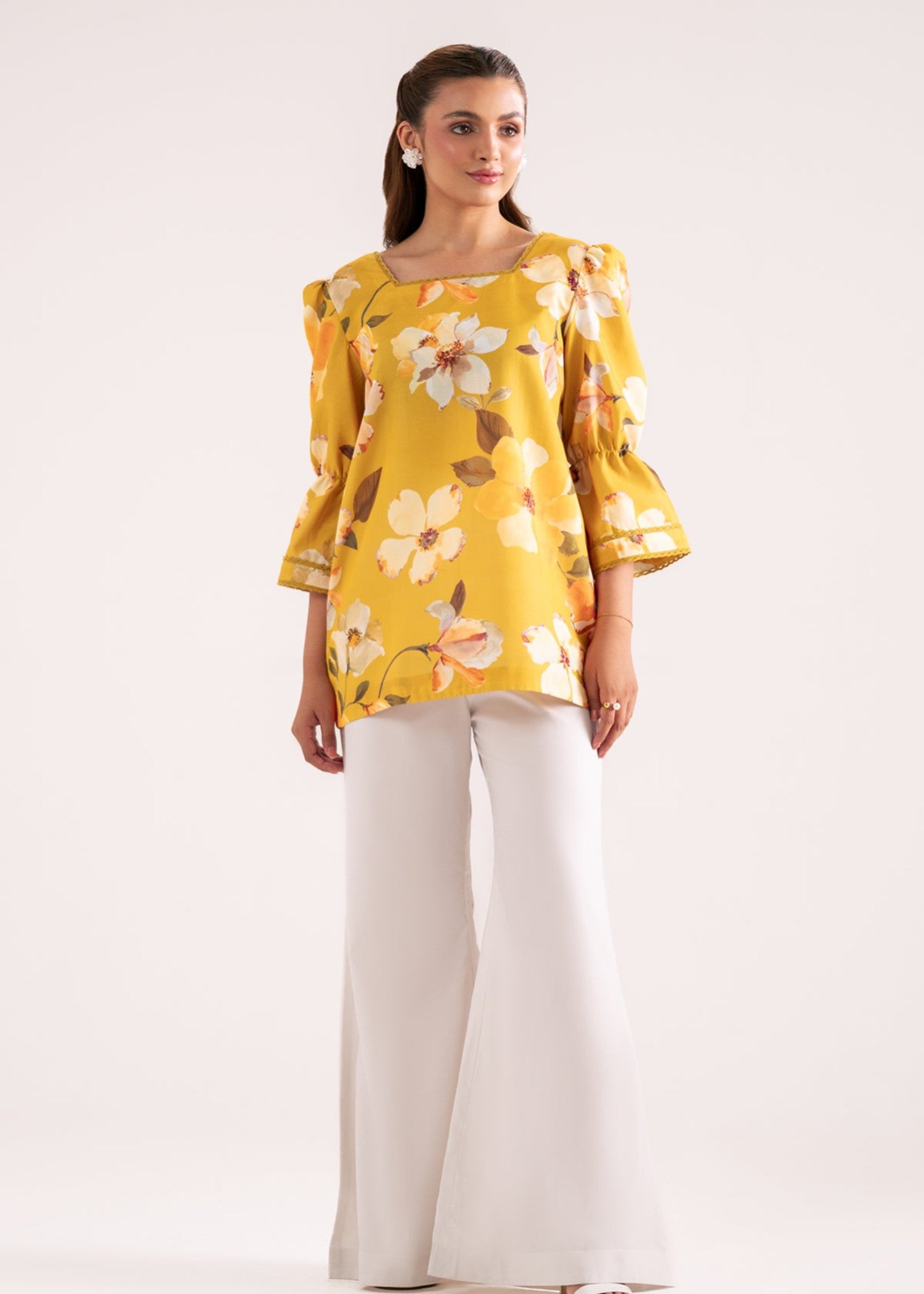crepe Top in Off-white, yellow