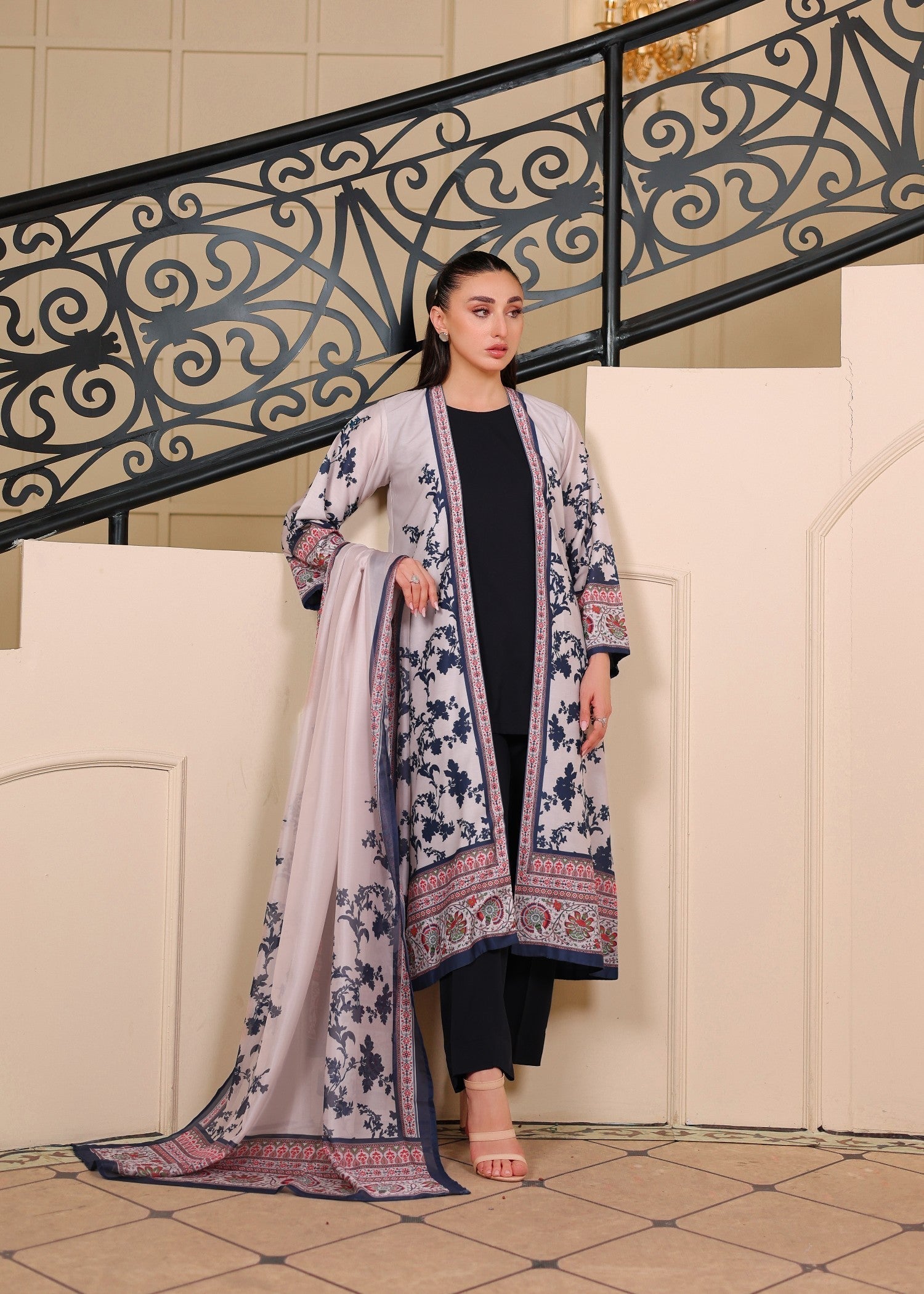 cambric Gown in Light grey