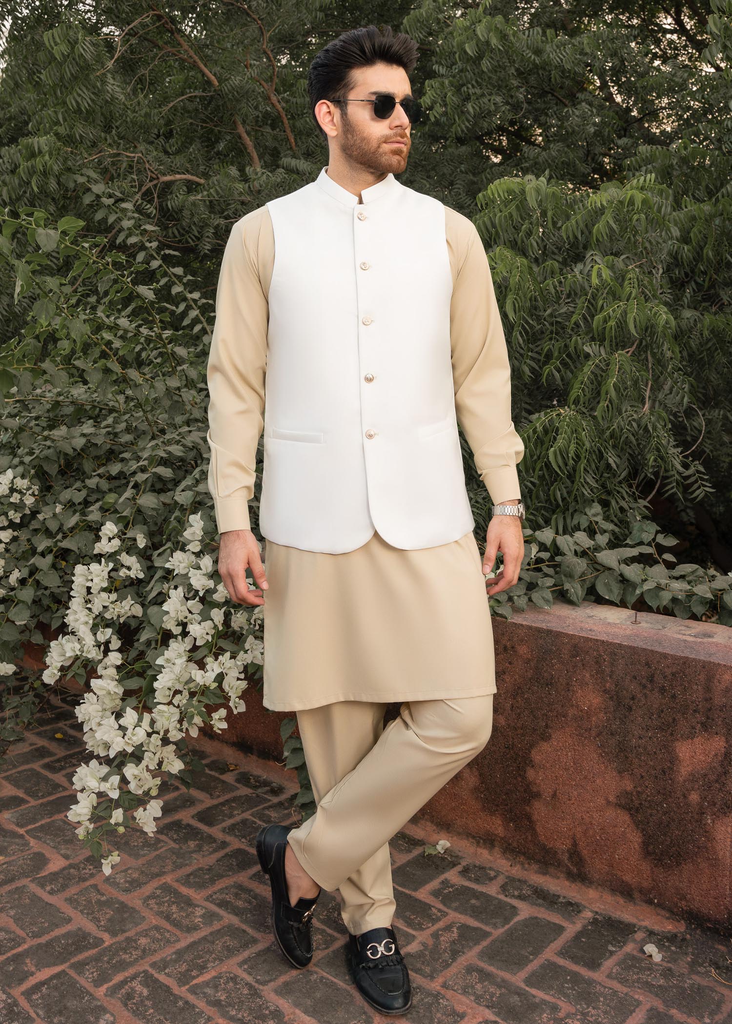 wash & wear Waistcoat in Ivory