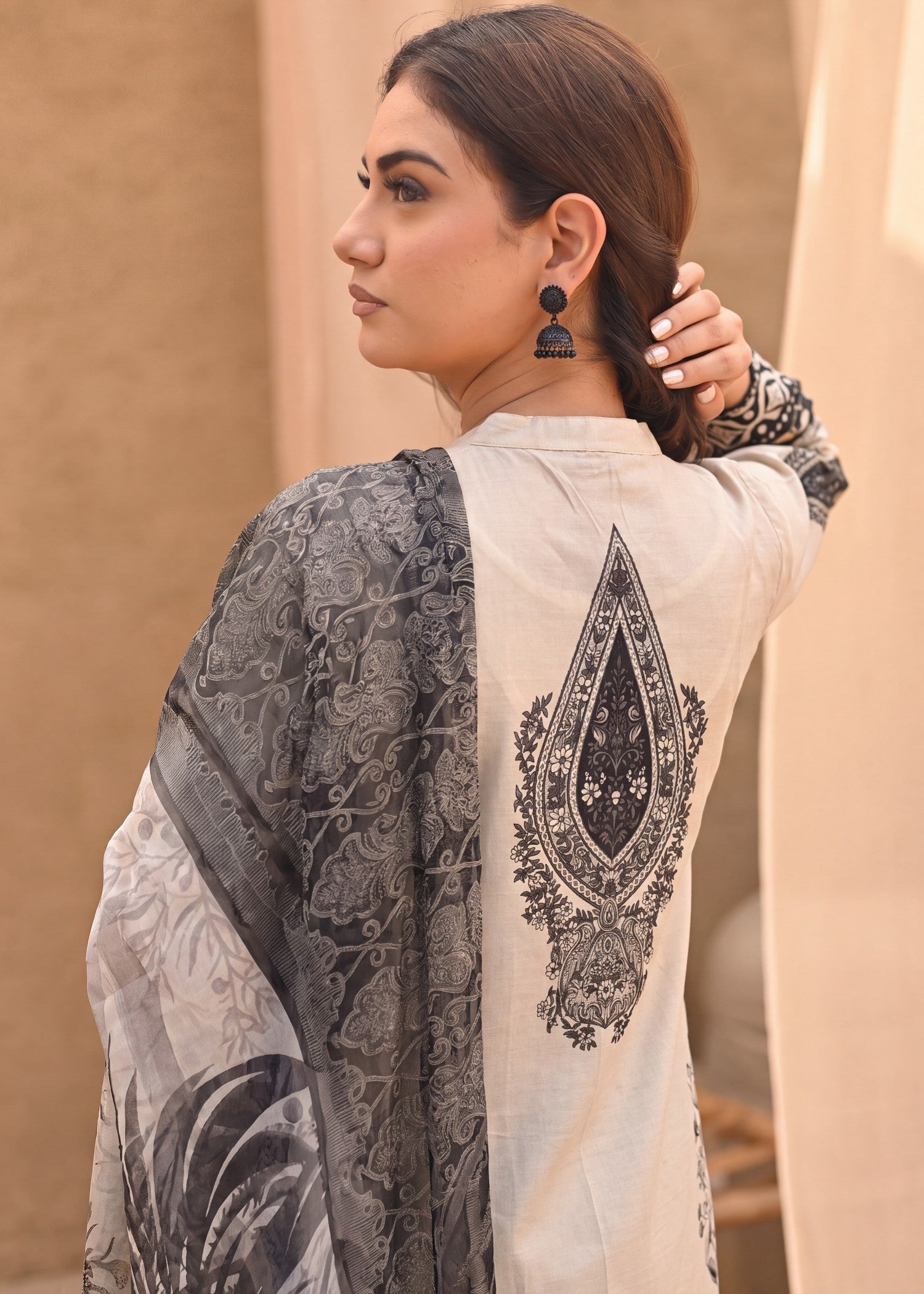 lawn Kurta Set in Chalk