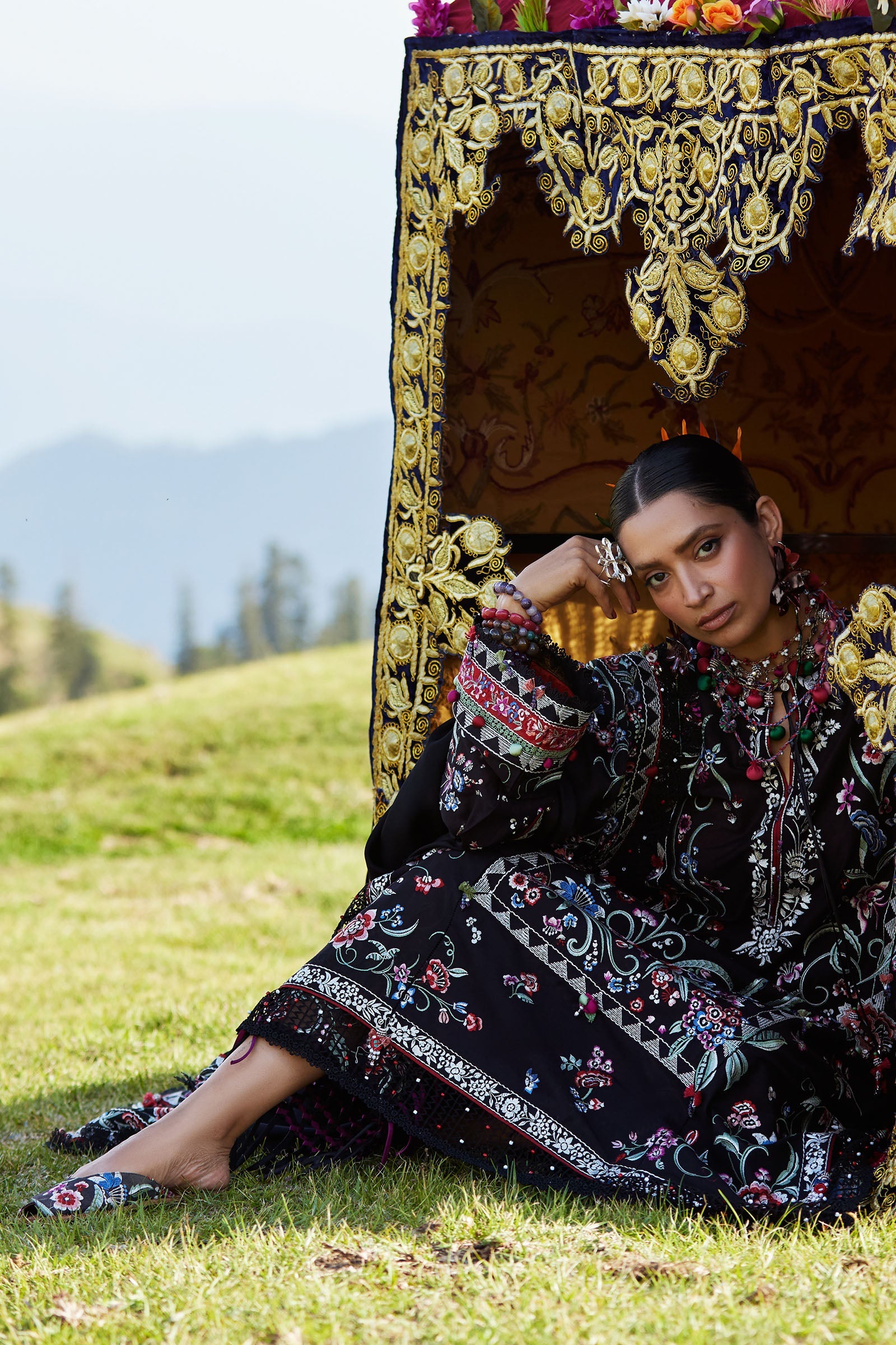 Kashmee Luxury Eid Lawn – ZABAR (EL26-01 A)
