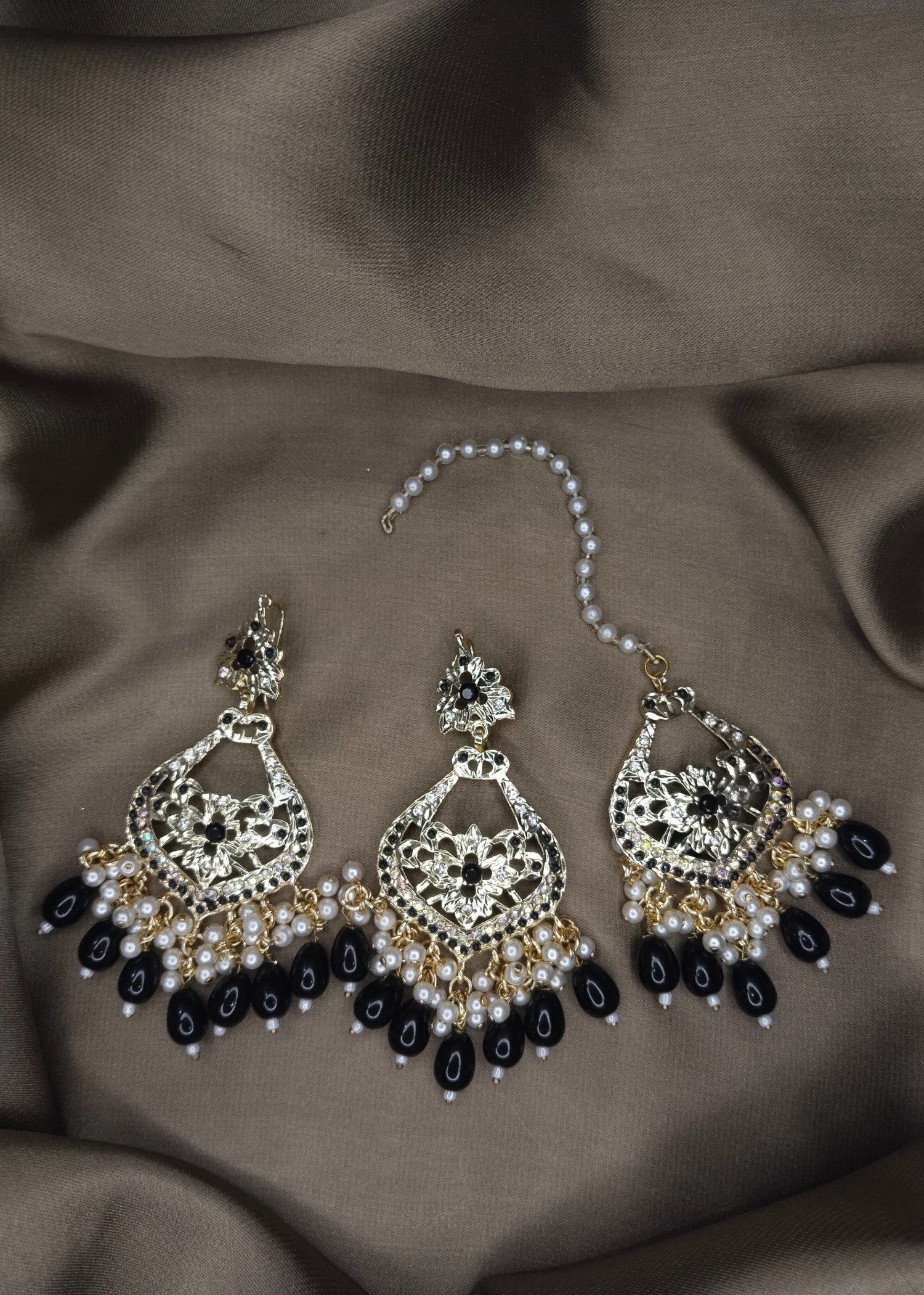 Choker in Champagne, black Color by - Trendy Women Choker DQN3923