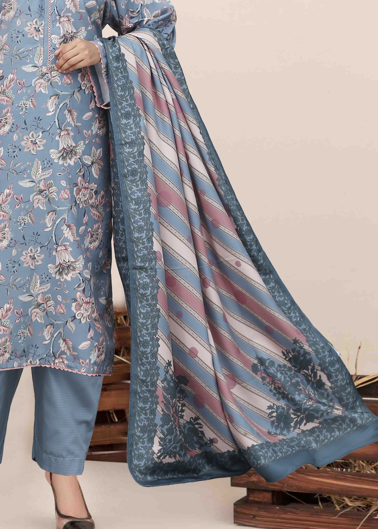 khaddar Kurta Set in Light blue