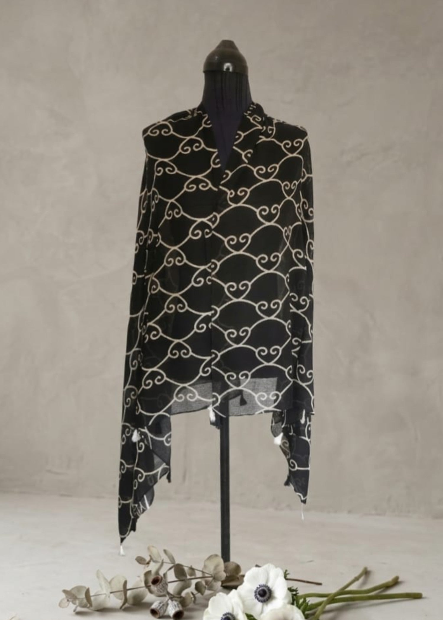 Scarf in Black Color by - Trendy Women Scarf XMS8838