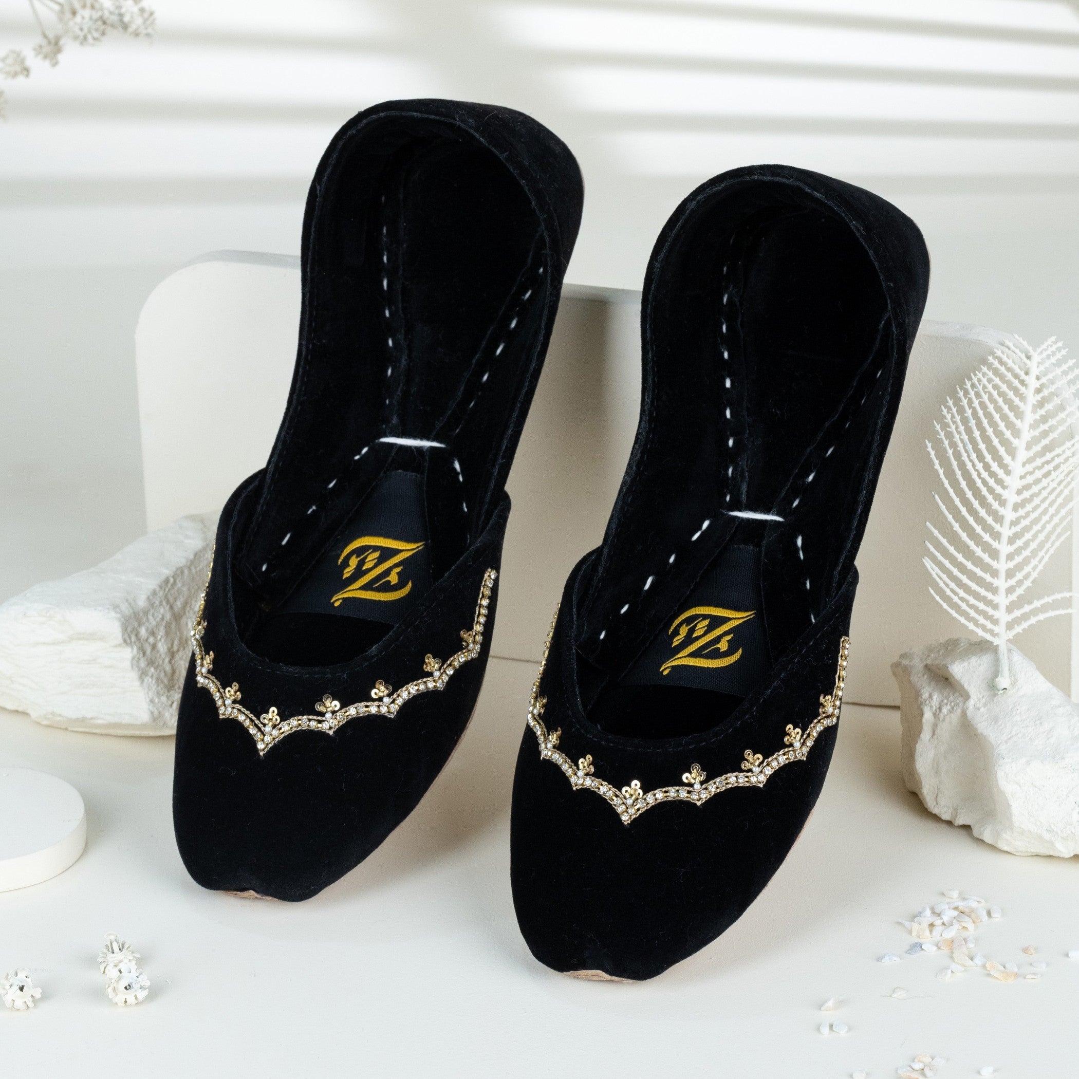 Khussa in Black by - High Quality Women Khussa QDY8089
