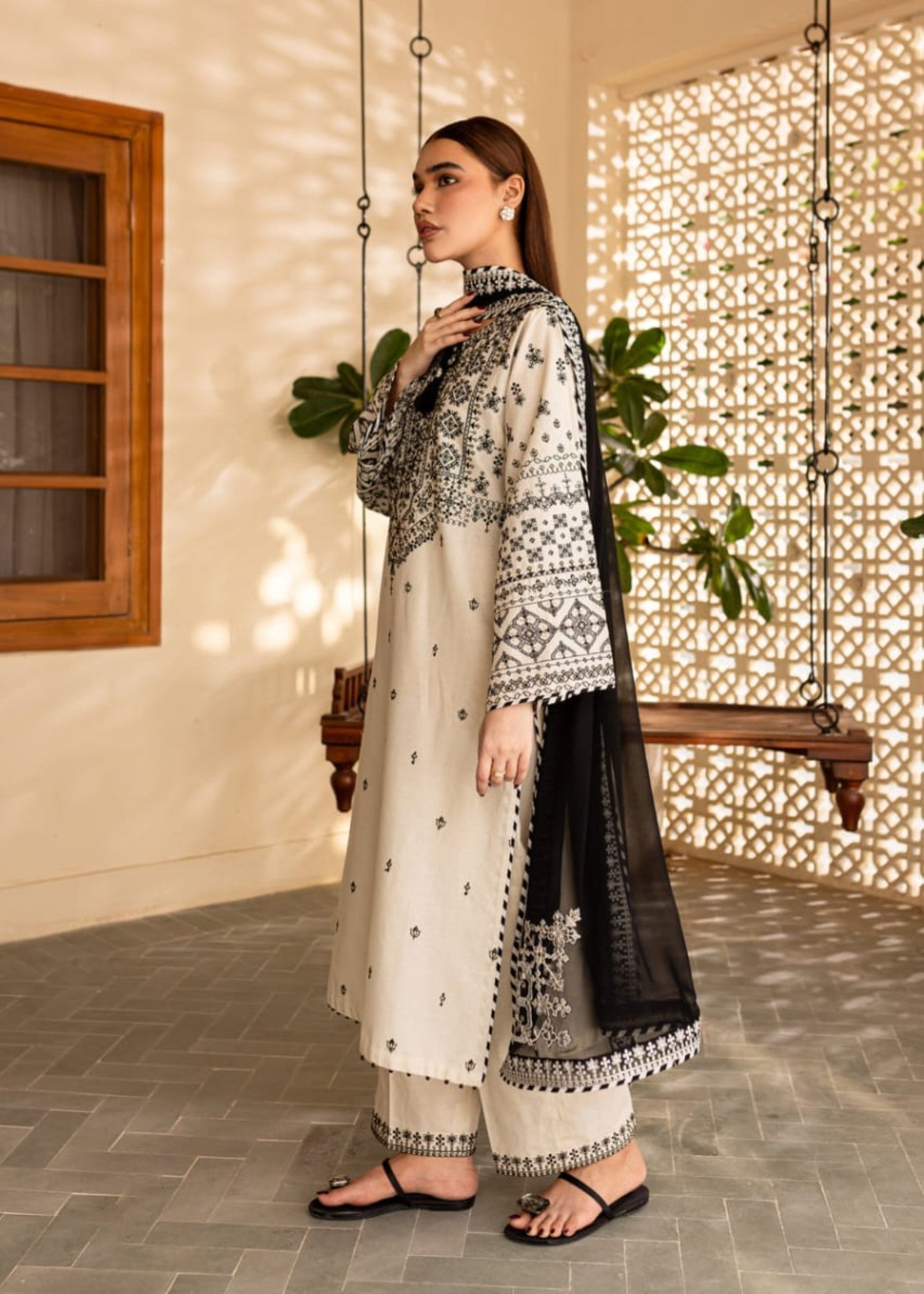 linen Kurta Set in Black, white