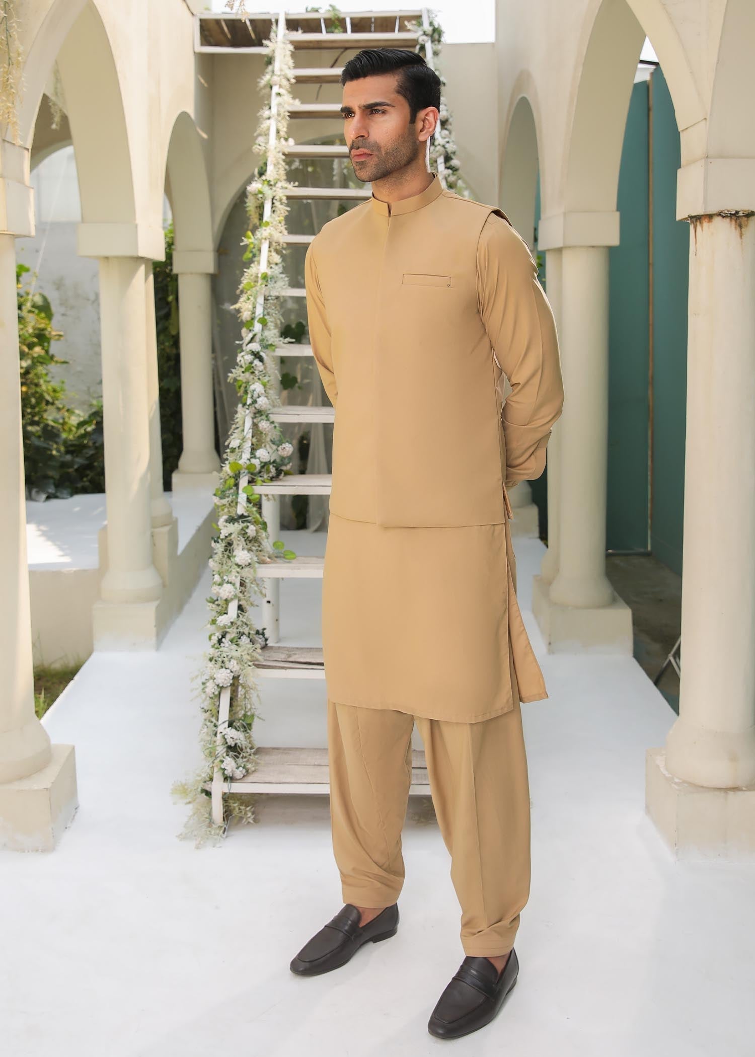 wash & wear Waistcoat in Camel brown
