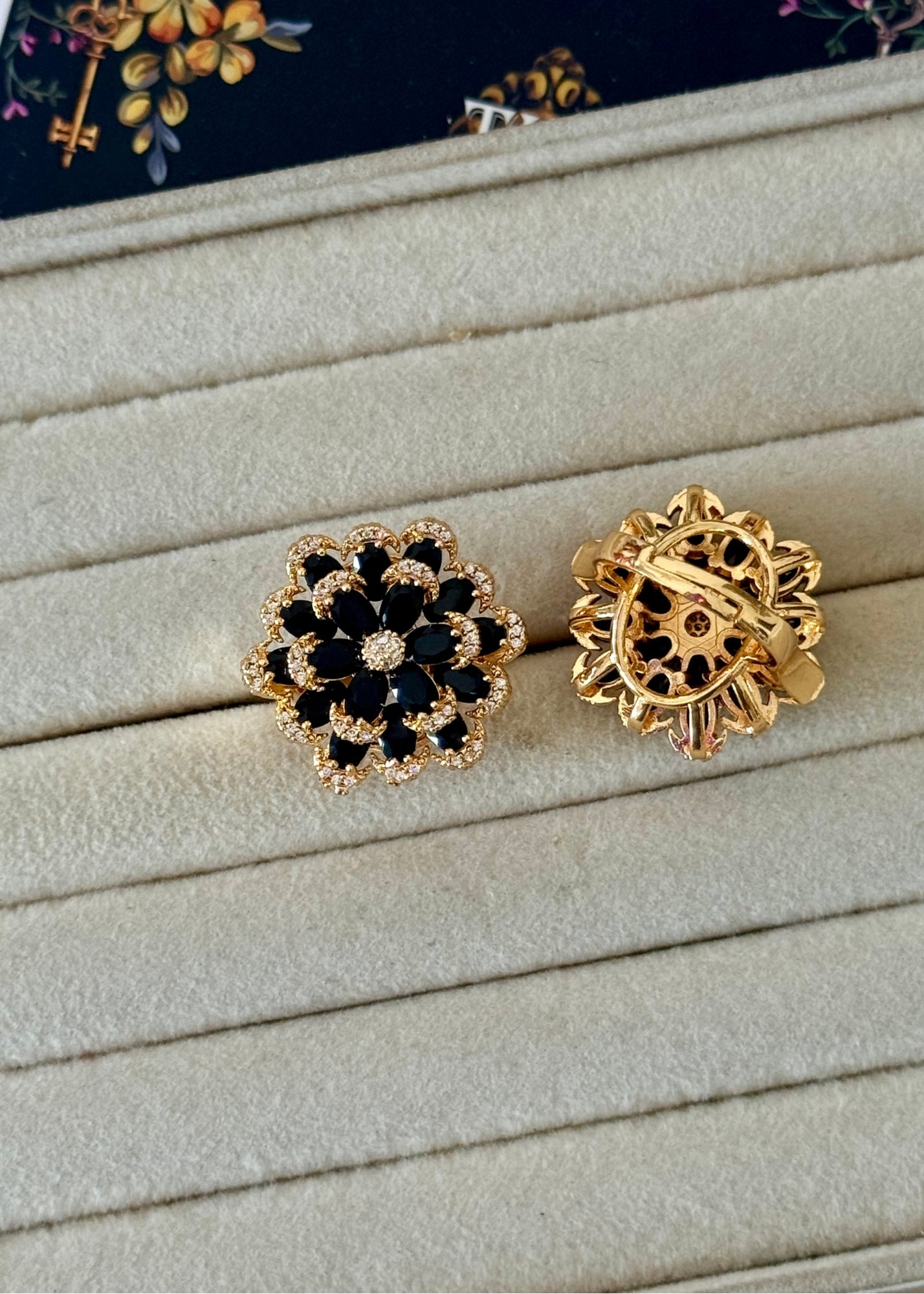 Ring in Gold, black Color by - Trendy Women Ring FMC3542