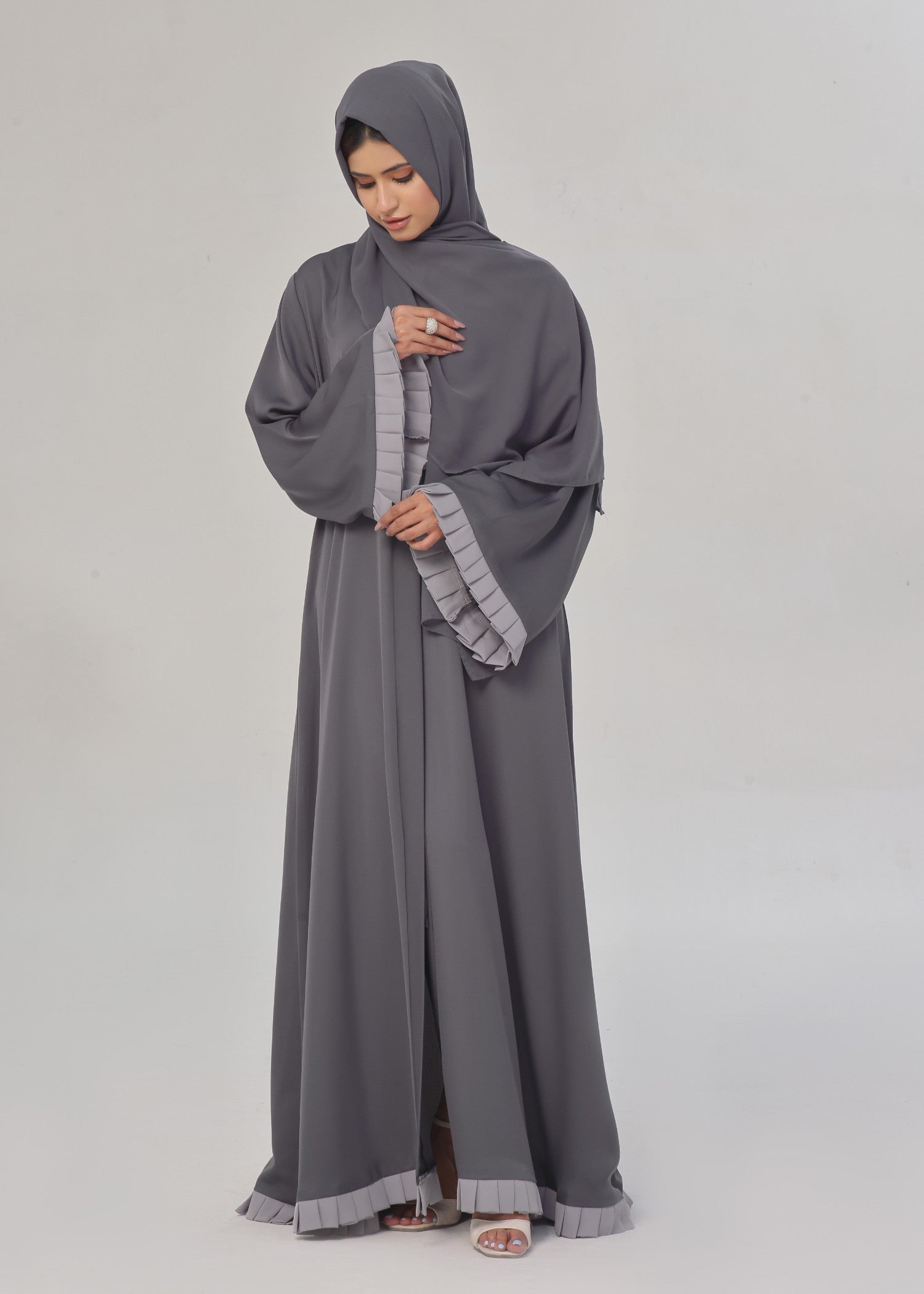 nidha Abaya in Dark grey
