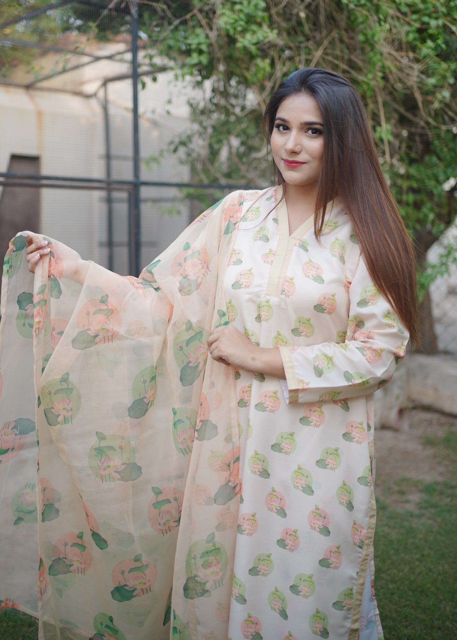 swiss lawn Kurta Set in Ivory