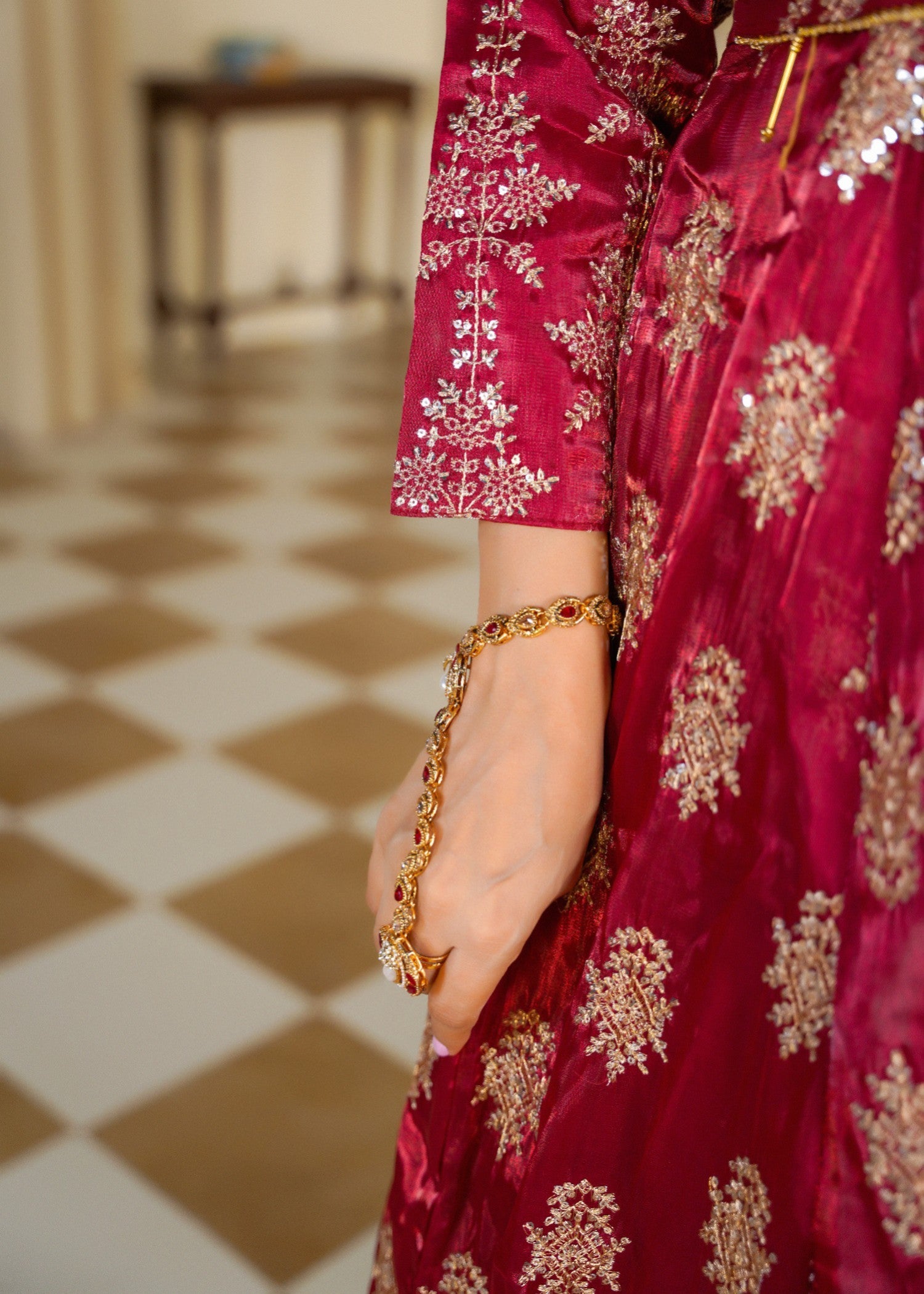 silk tissue Maxi in Gold, maroon