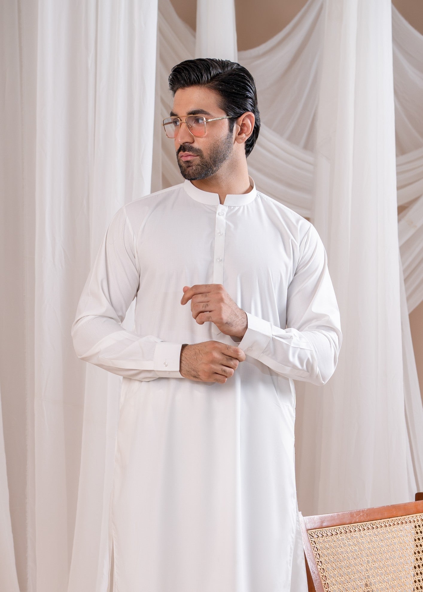 wash & wear Kurta Set in Off-white by Muraqsh
