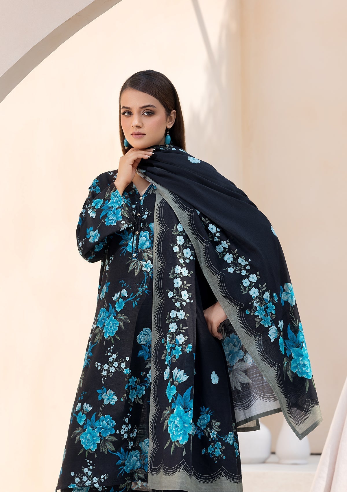 khaddar Kurta Set in Black