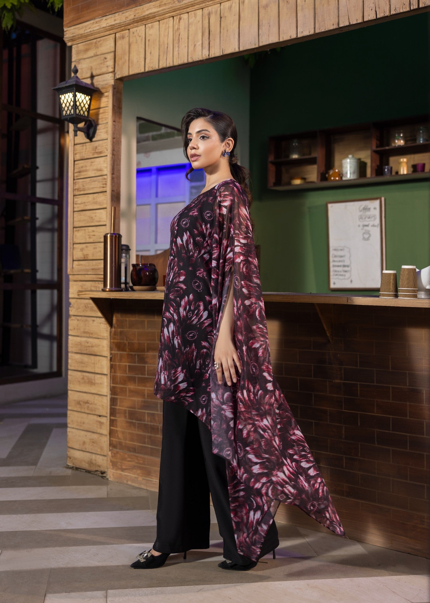 chiffon Kaftan in Black, magenta