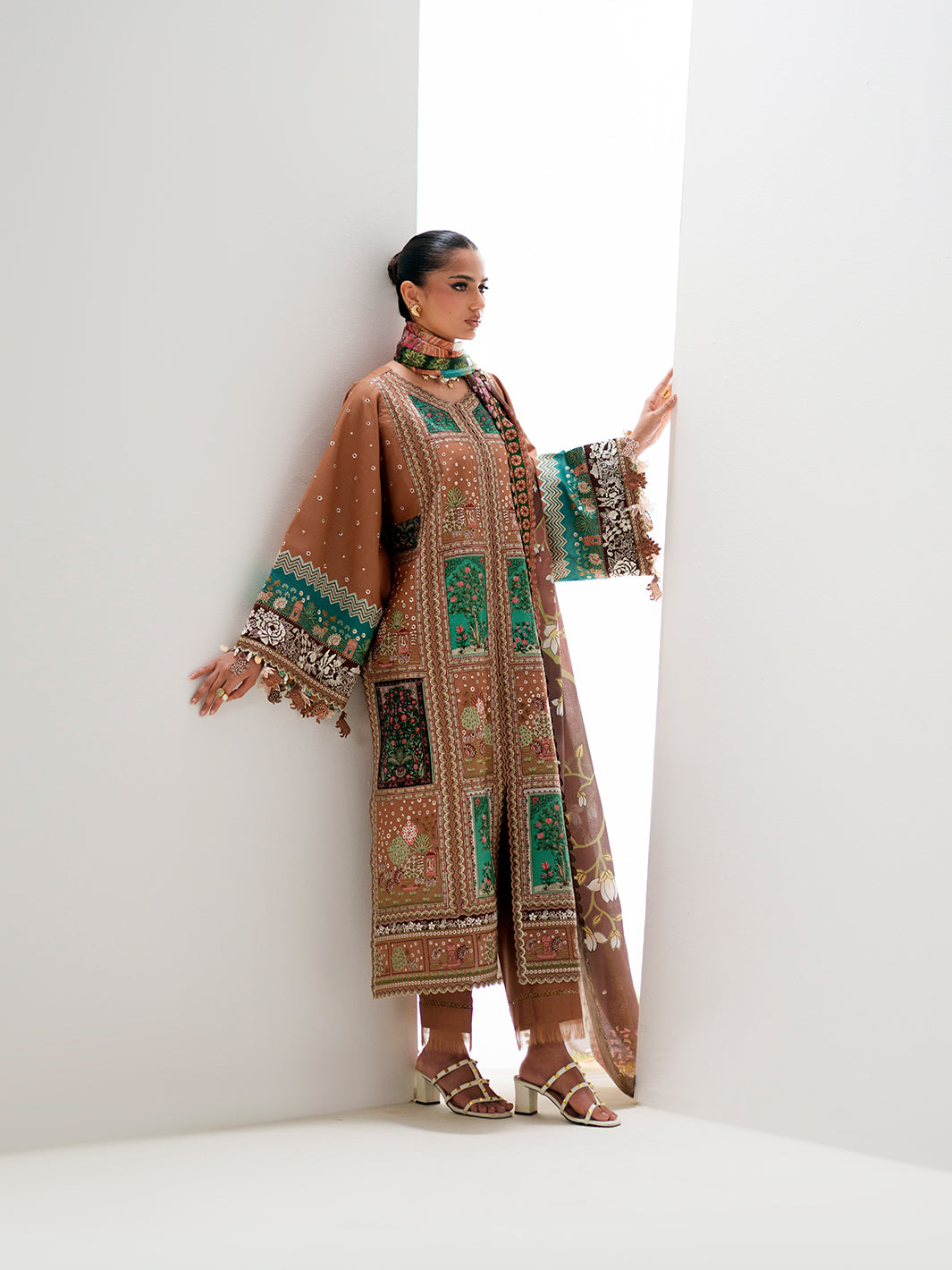 Amour Luxury Lawn – 186-B