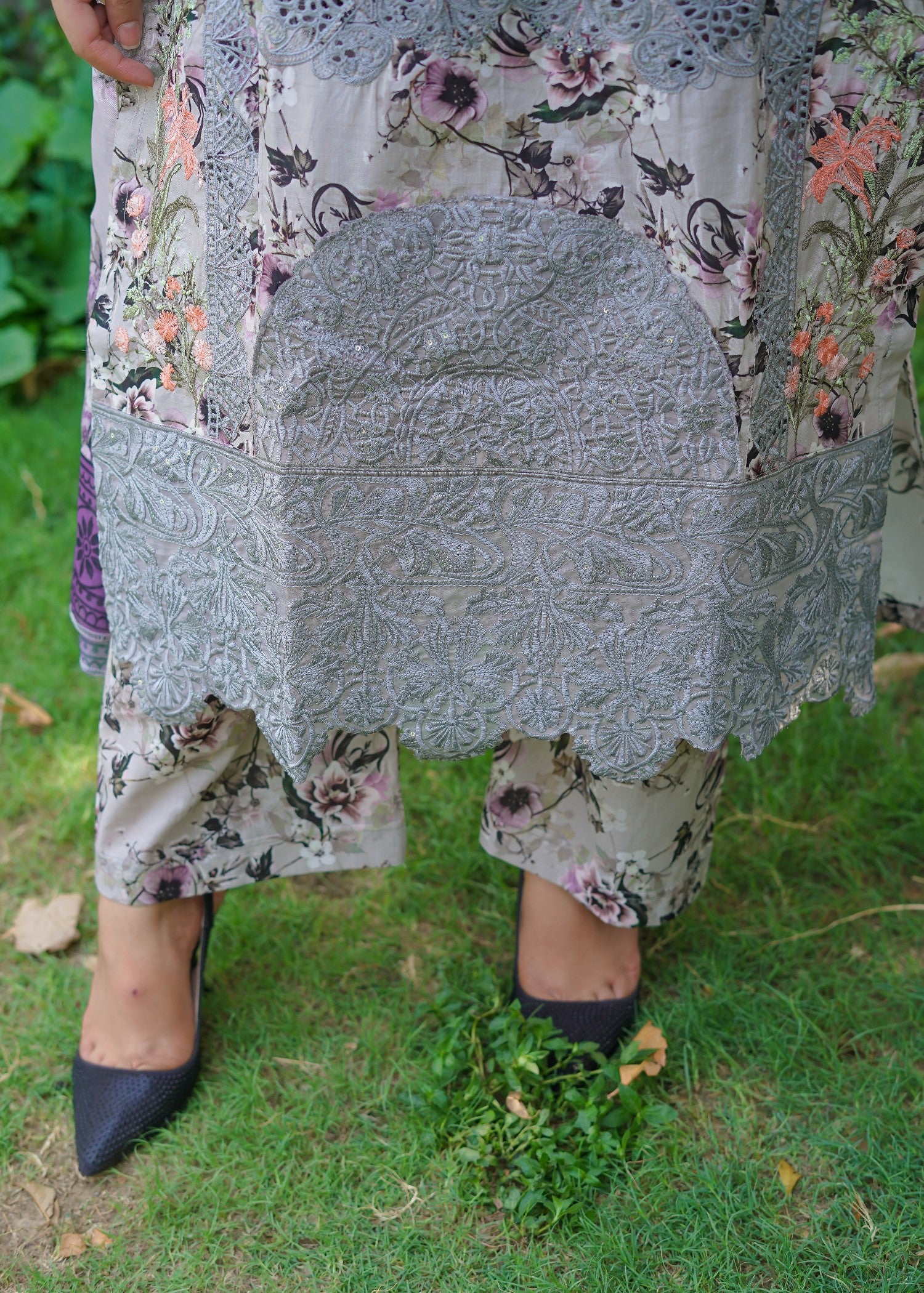 swiss lawn Kurta Set in Grey