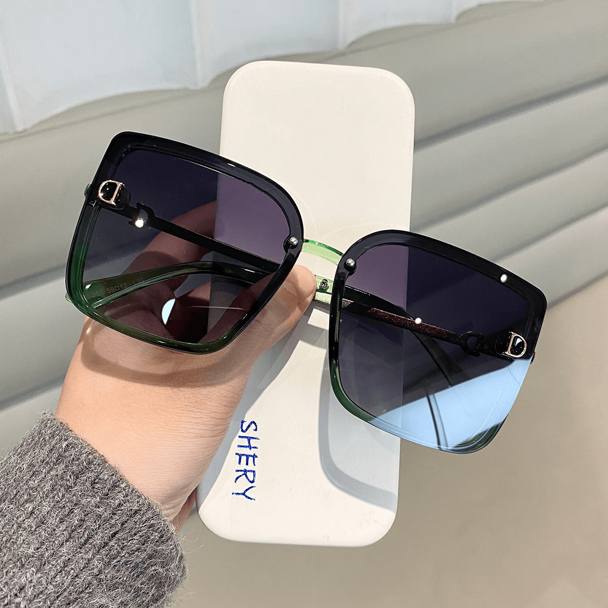 Sunglasses with Black Letters, Square-Shaped Glasses, Anti-Ultraviolet Sunglasses