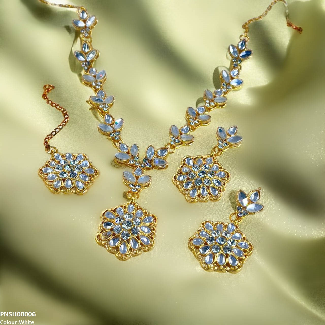 Jewelry Set in White Color by - Trendy Women Jewelry Set HDN8187