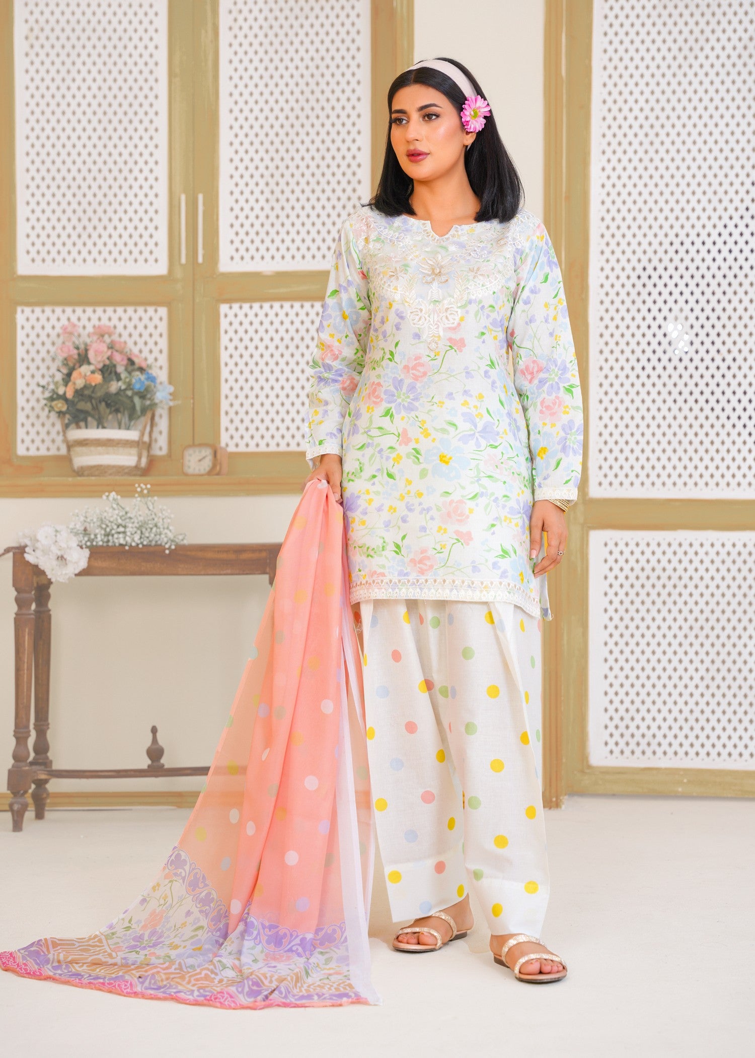 lawn Kurta Set in Pink, ivory