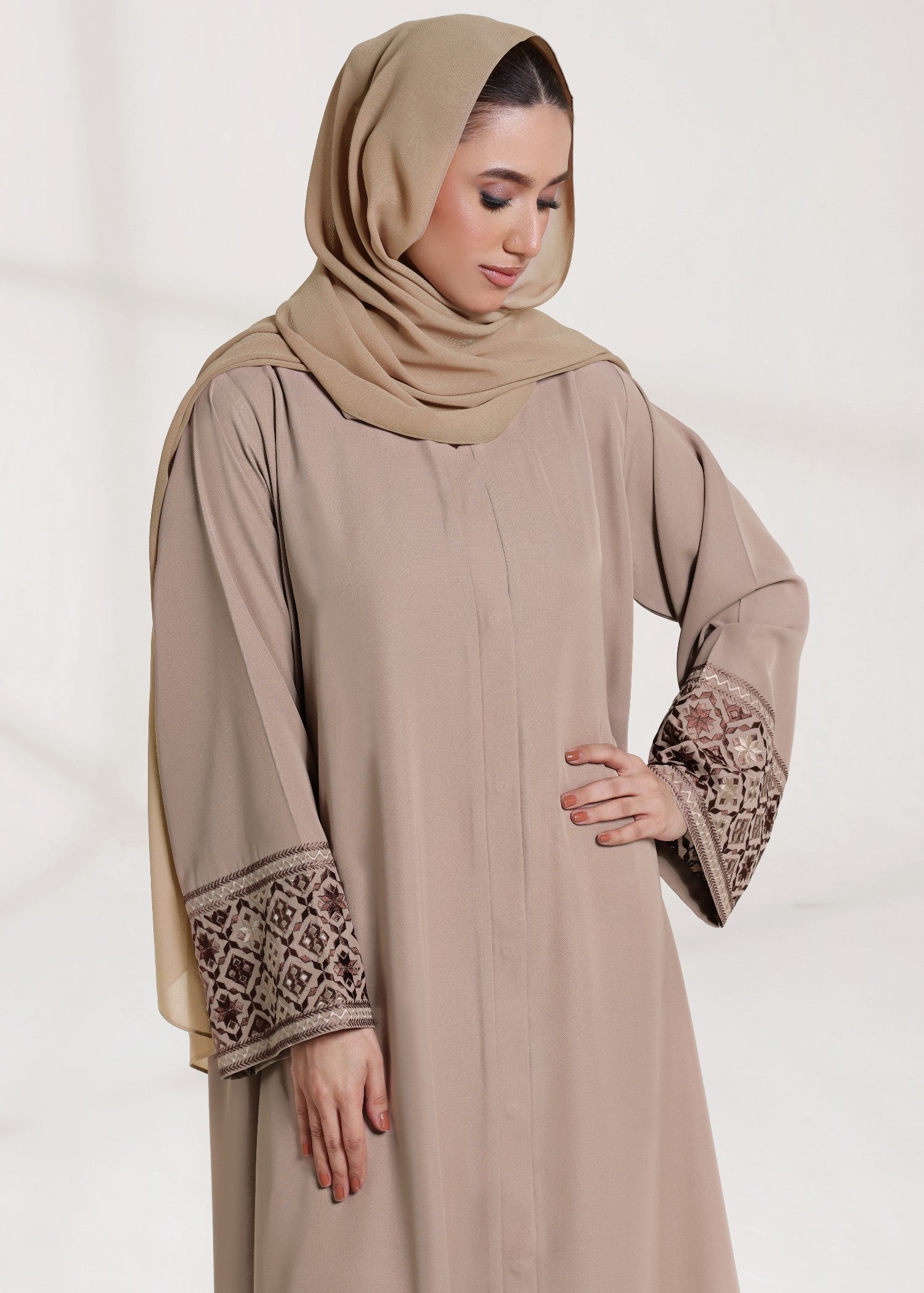 nidha Abaya in Khaki brown