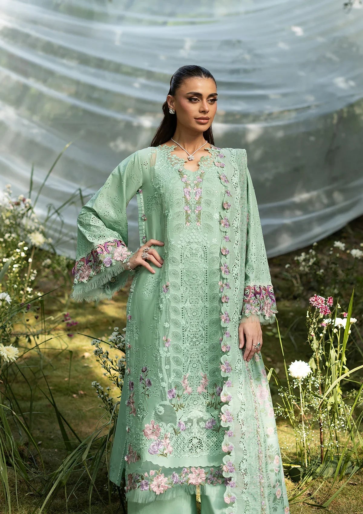 Luxury Lawn – ELQ-3a Daisy Chain