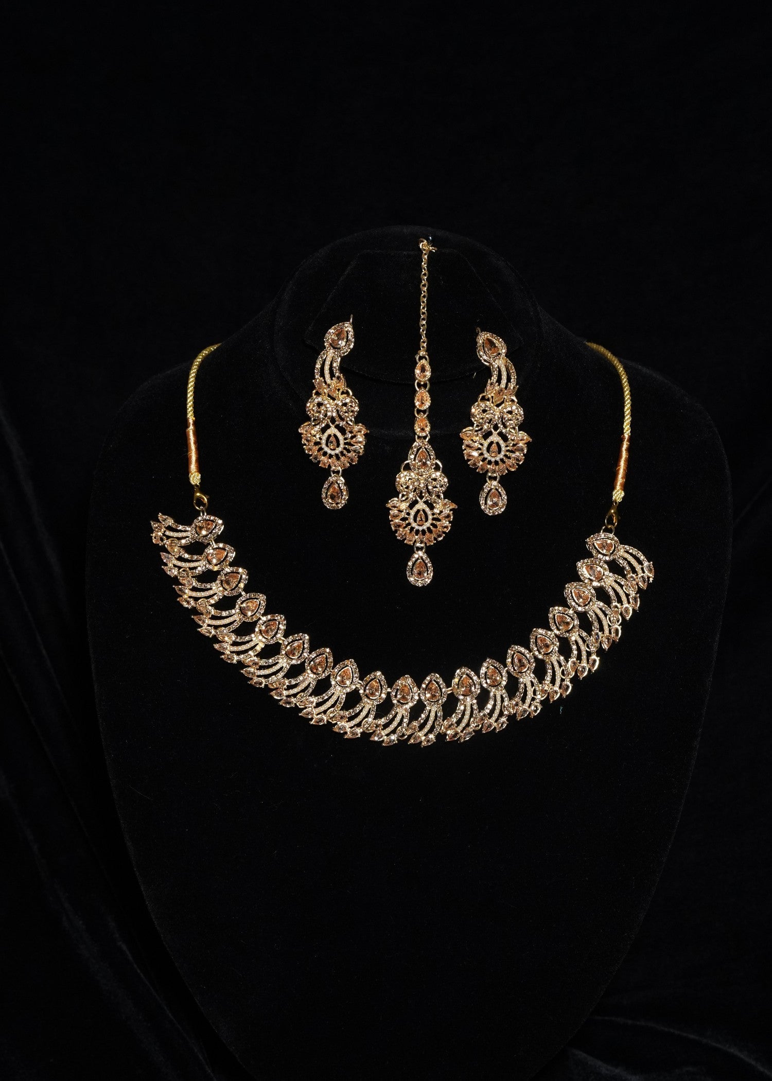 Jewelry Set in Pearl white, gold, champagne Color by - Trendy Women Jewelry Set RZR6081