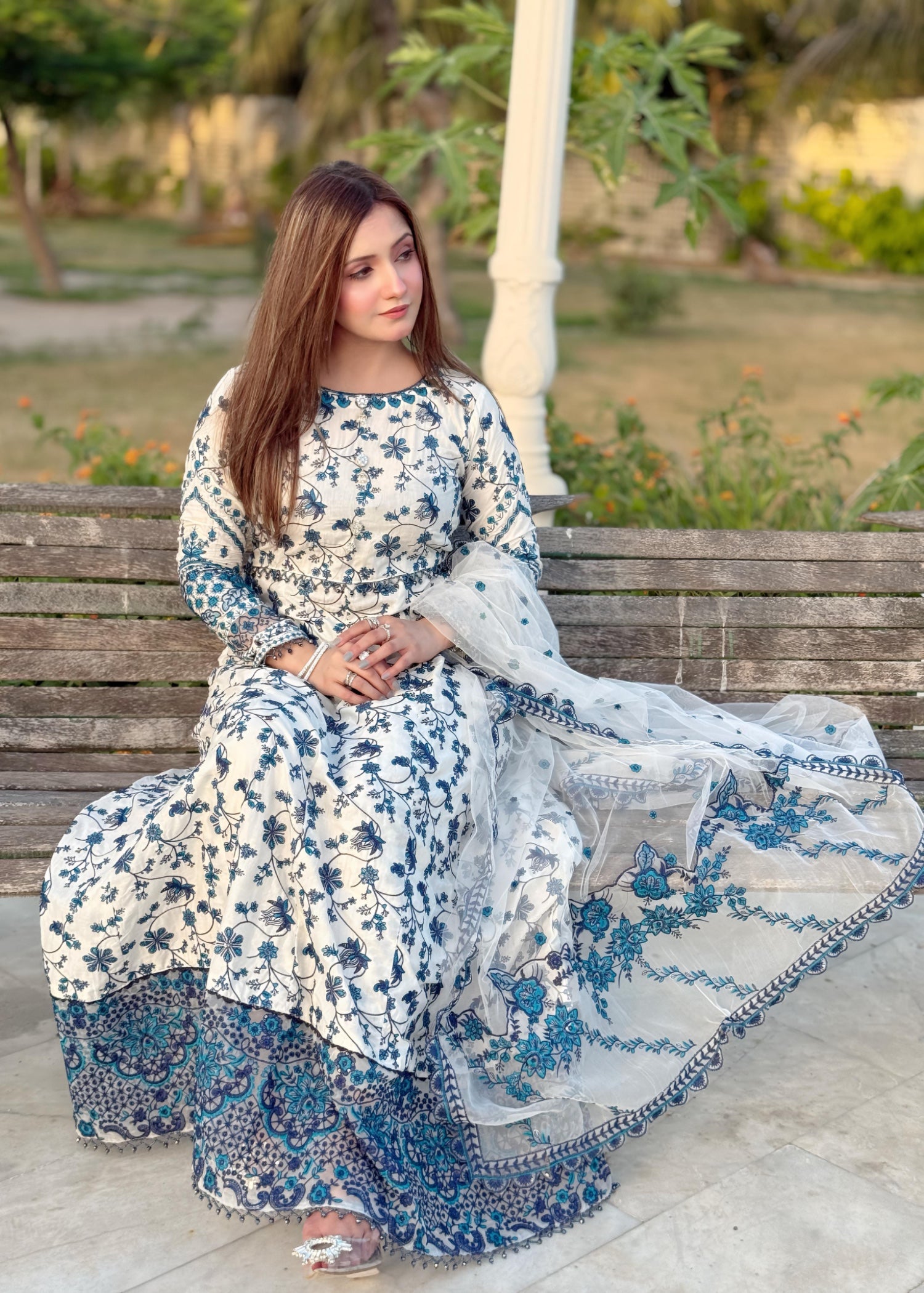 lawn Maxi in Royal blue, white