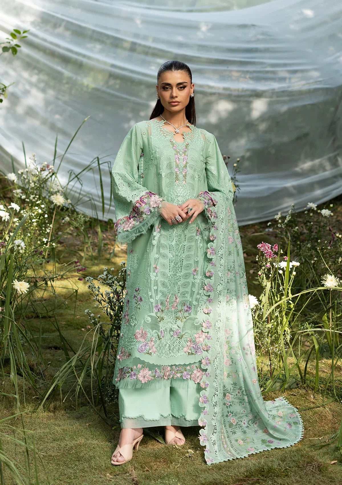 Luxury Lawn – ELQ-3a Daisy Chain