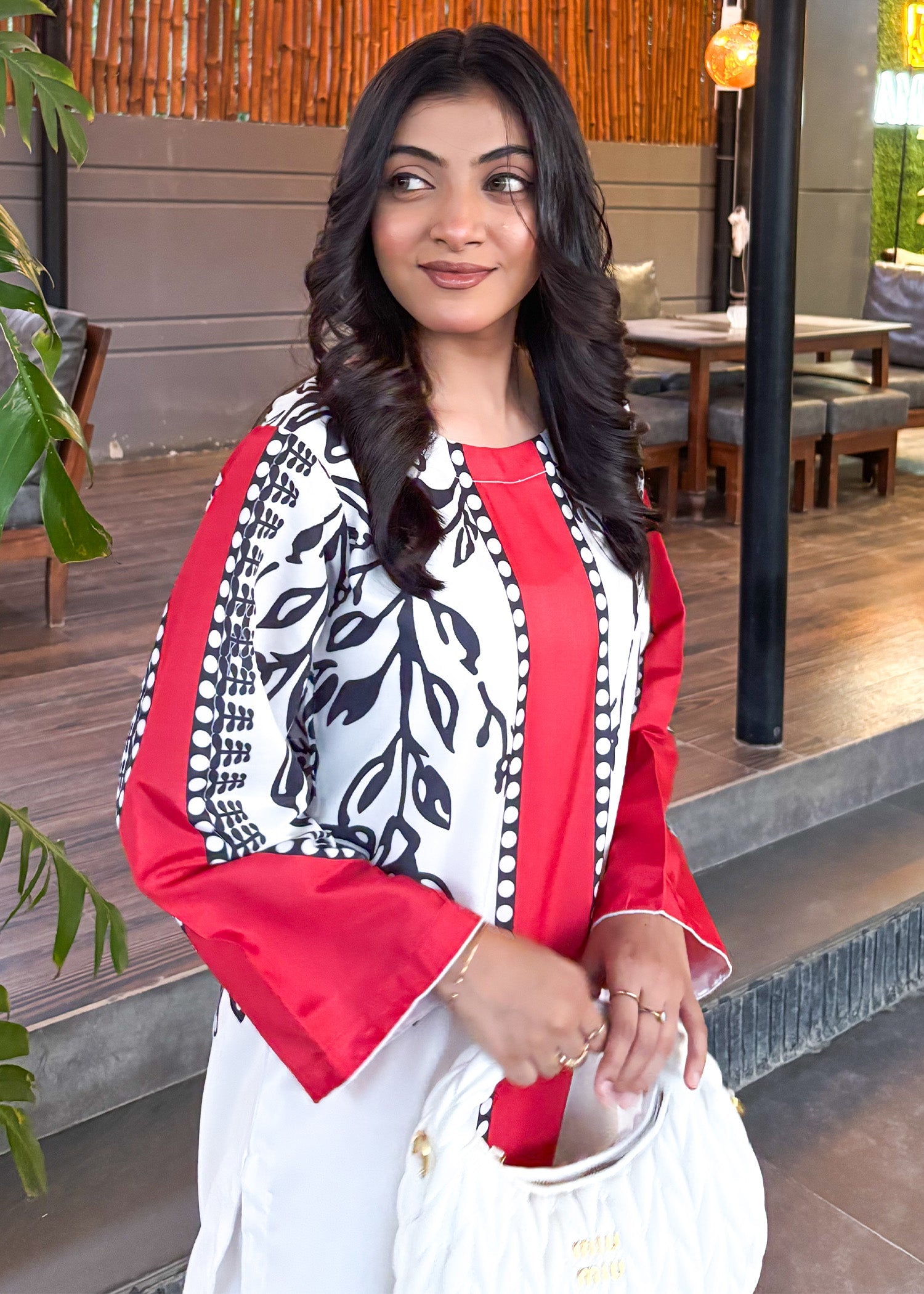 silk grip Kurta Set in White, red