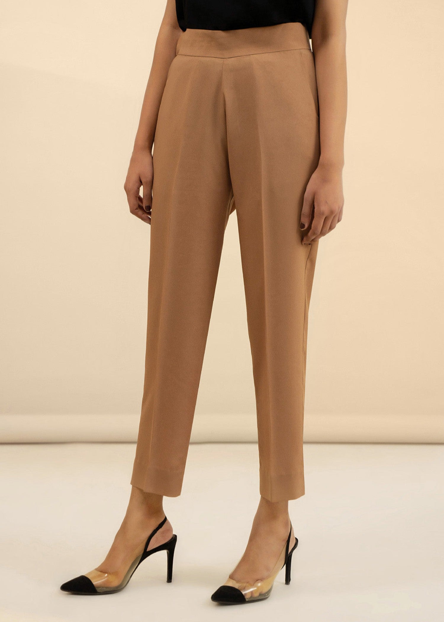 crepe Trousers in Camel brown