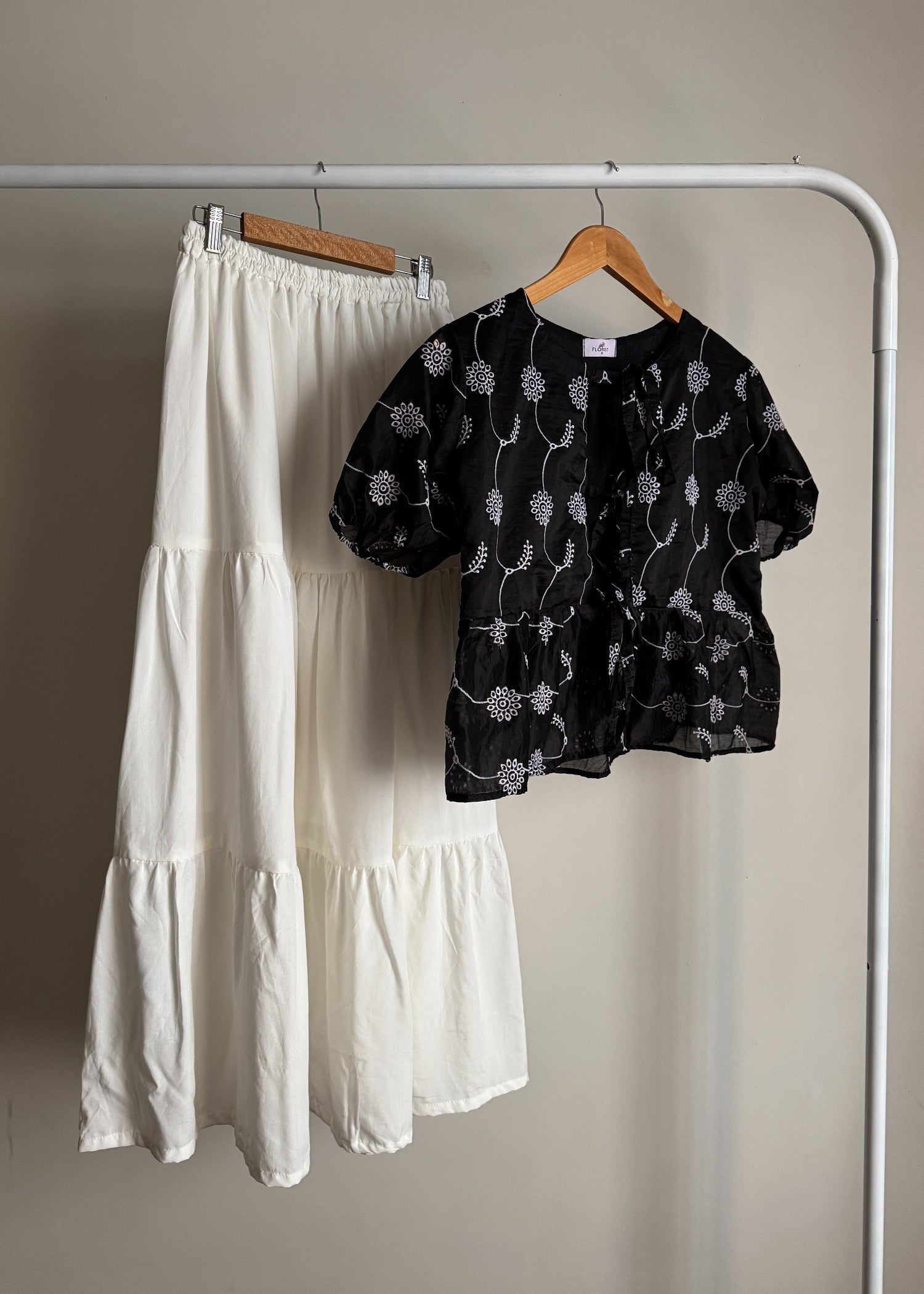 paper silk Top in Black