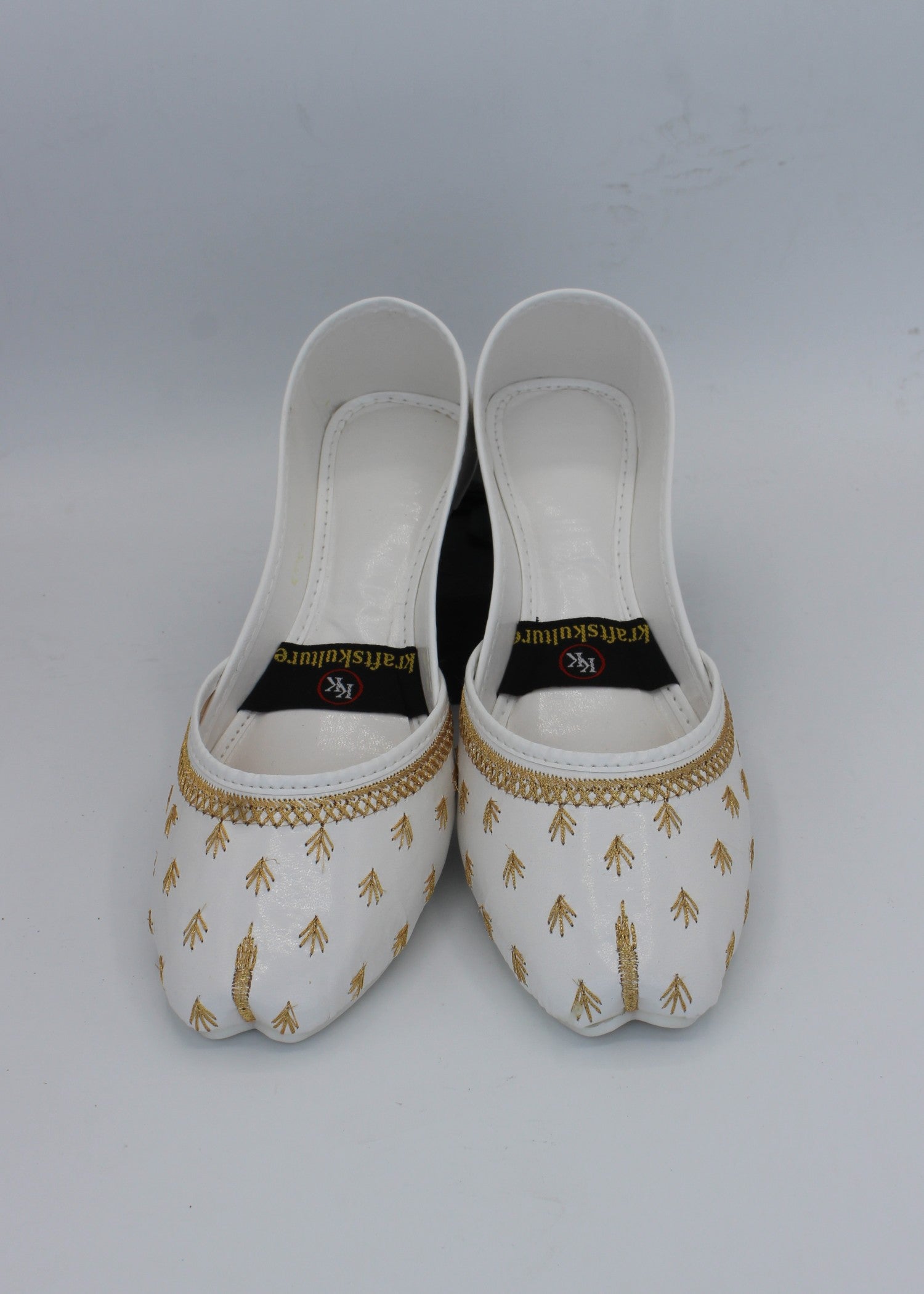 Khussa in White by - High Quality Women Khussa VTP5826
