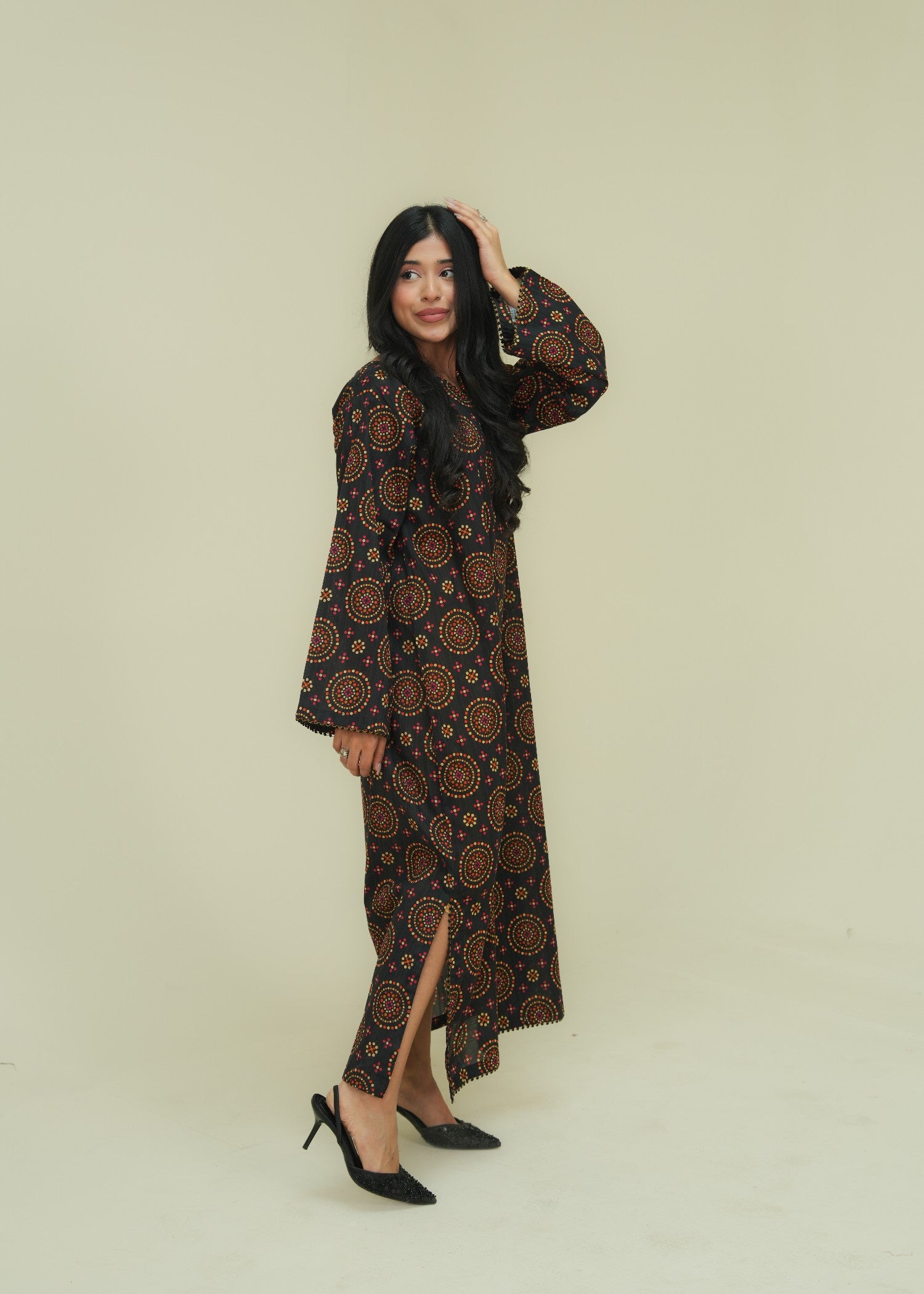 lawn Kaftan in Black