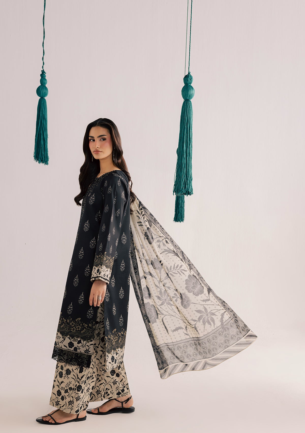 lawn Kurta Set in Jet black