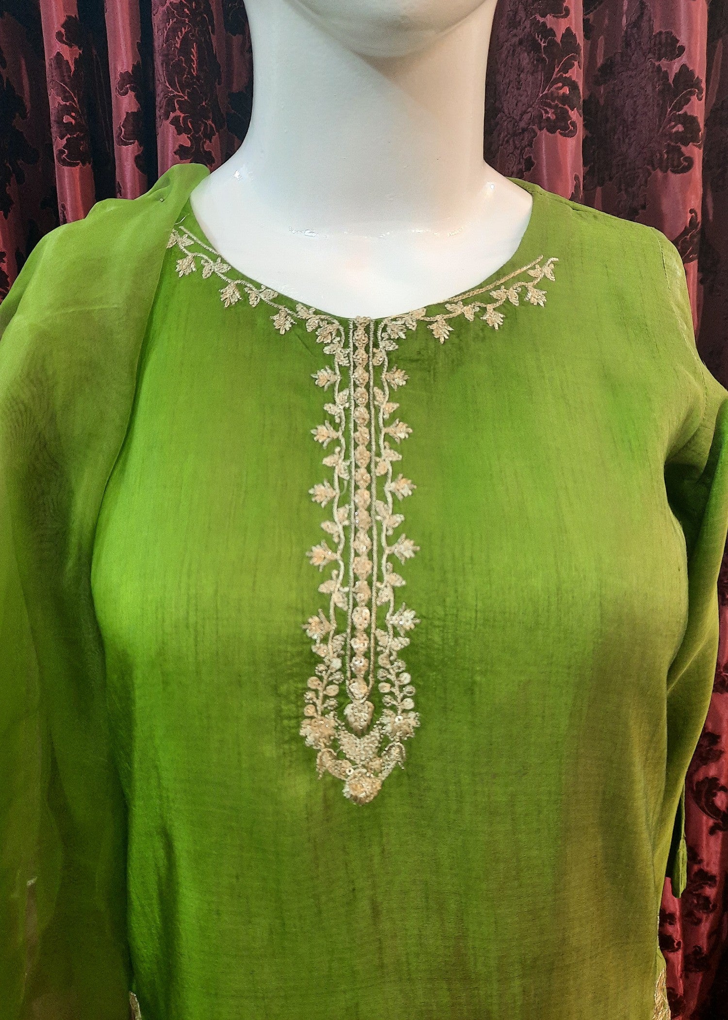 blended grip silk Unstitched in Hunter green, olive green