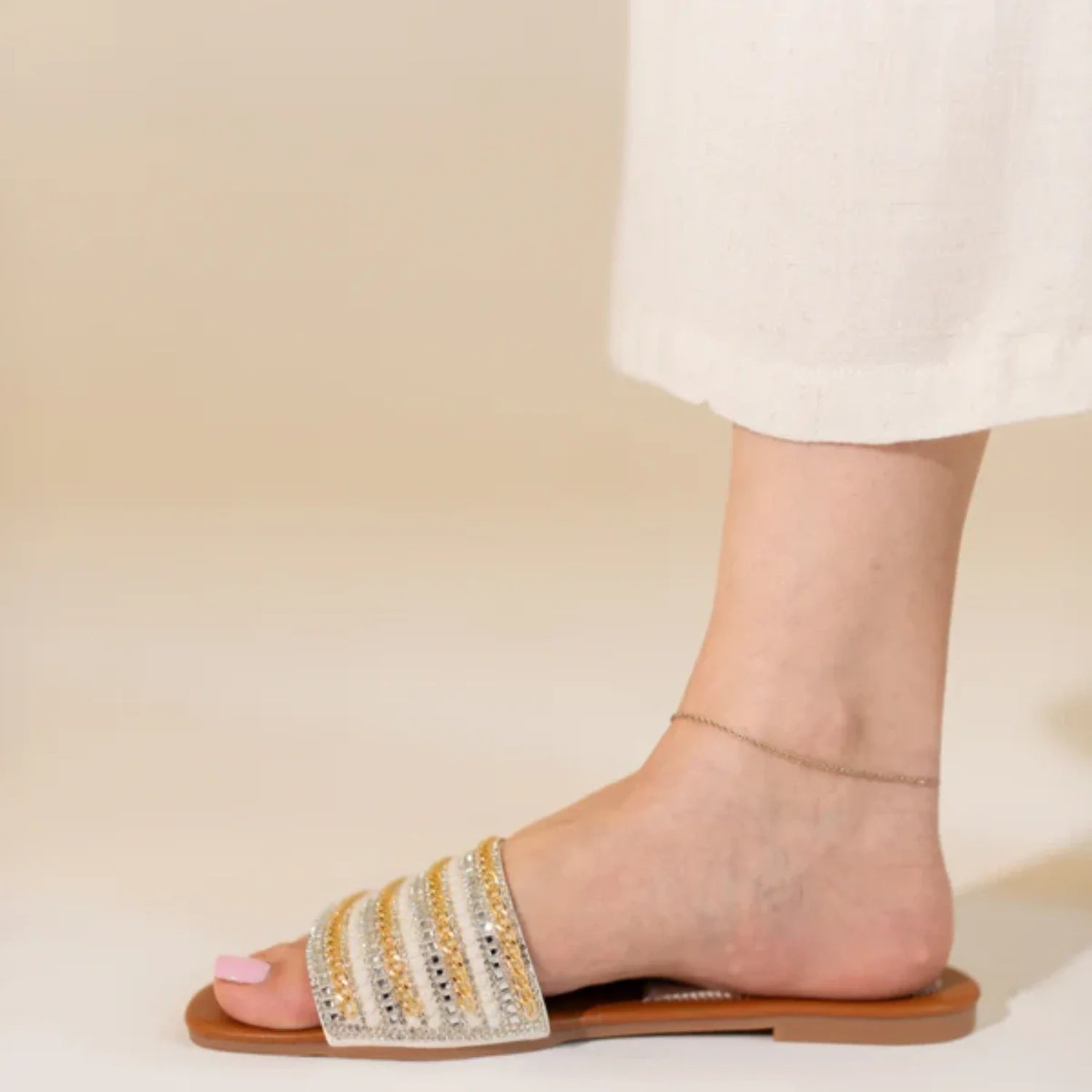 Slides in White by - High Quality Women Slides GTX9851