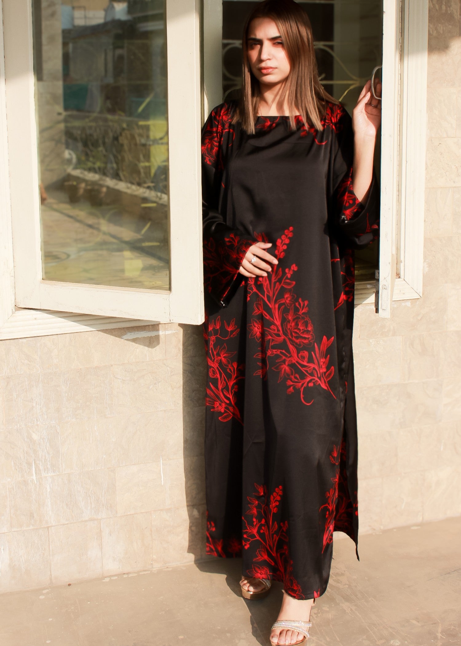 silk Kaftan in Black, red