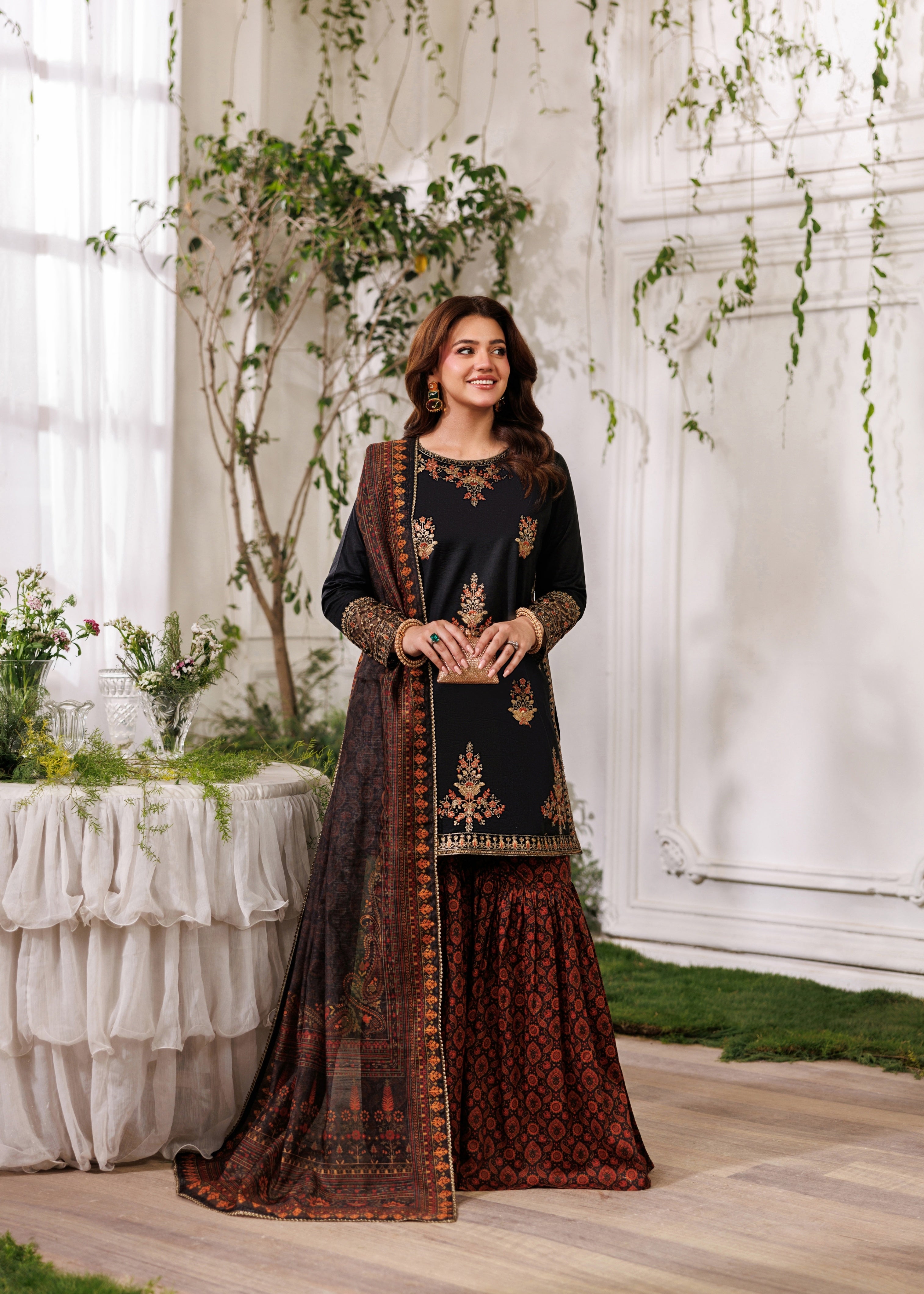 seersucker Gharara in Jet black