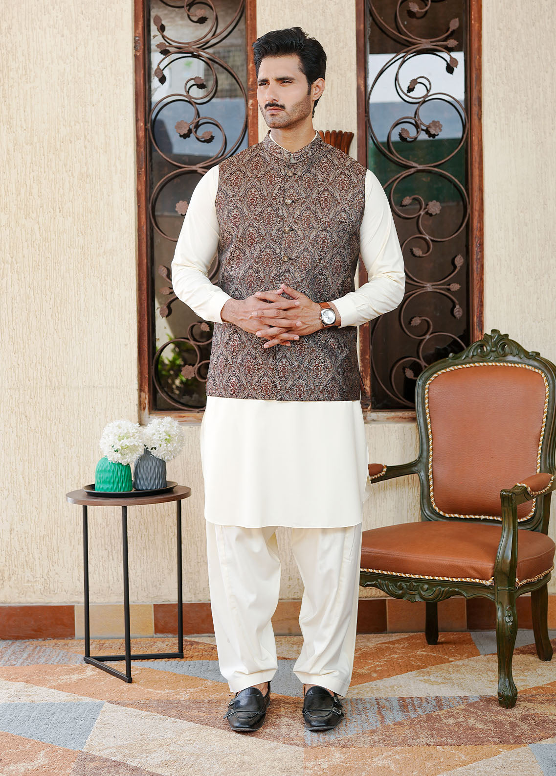 zari jacquard Waistcoat in Saddle brown