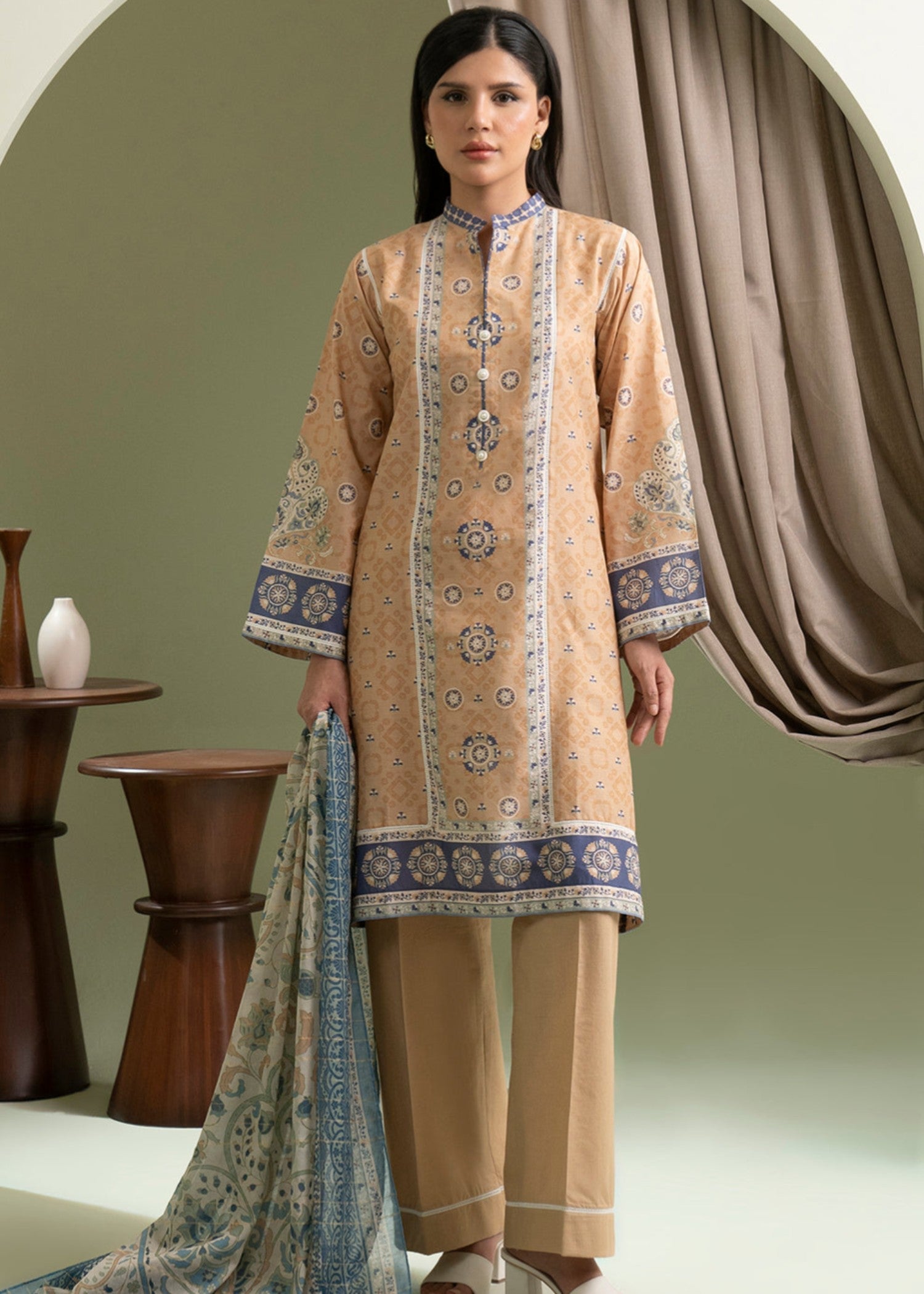 lawn Unstitched in Sand brown