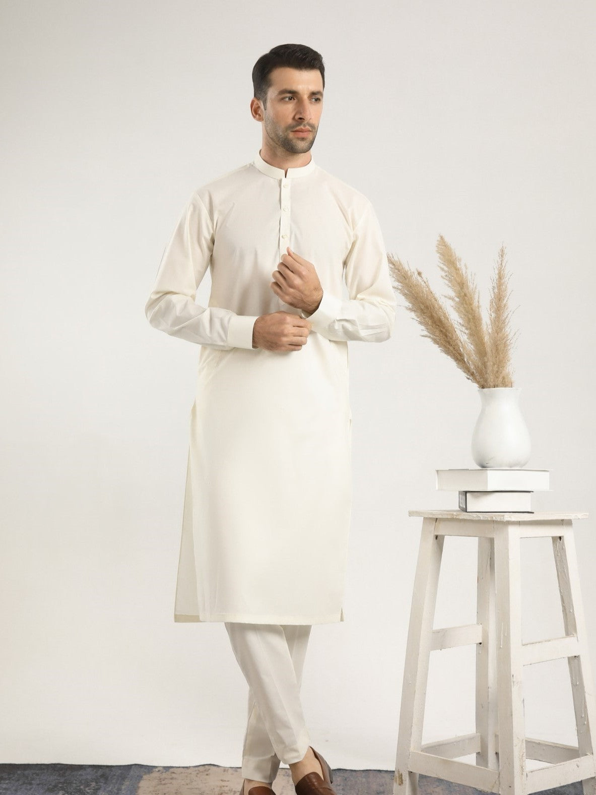 cotton Kurta Set in Off-white by Muraqsh