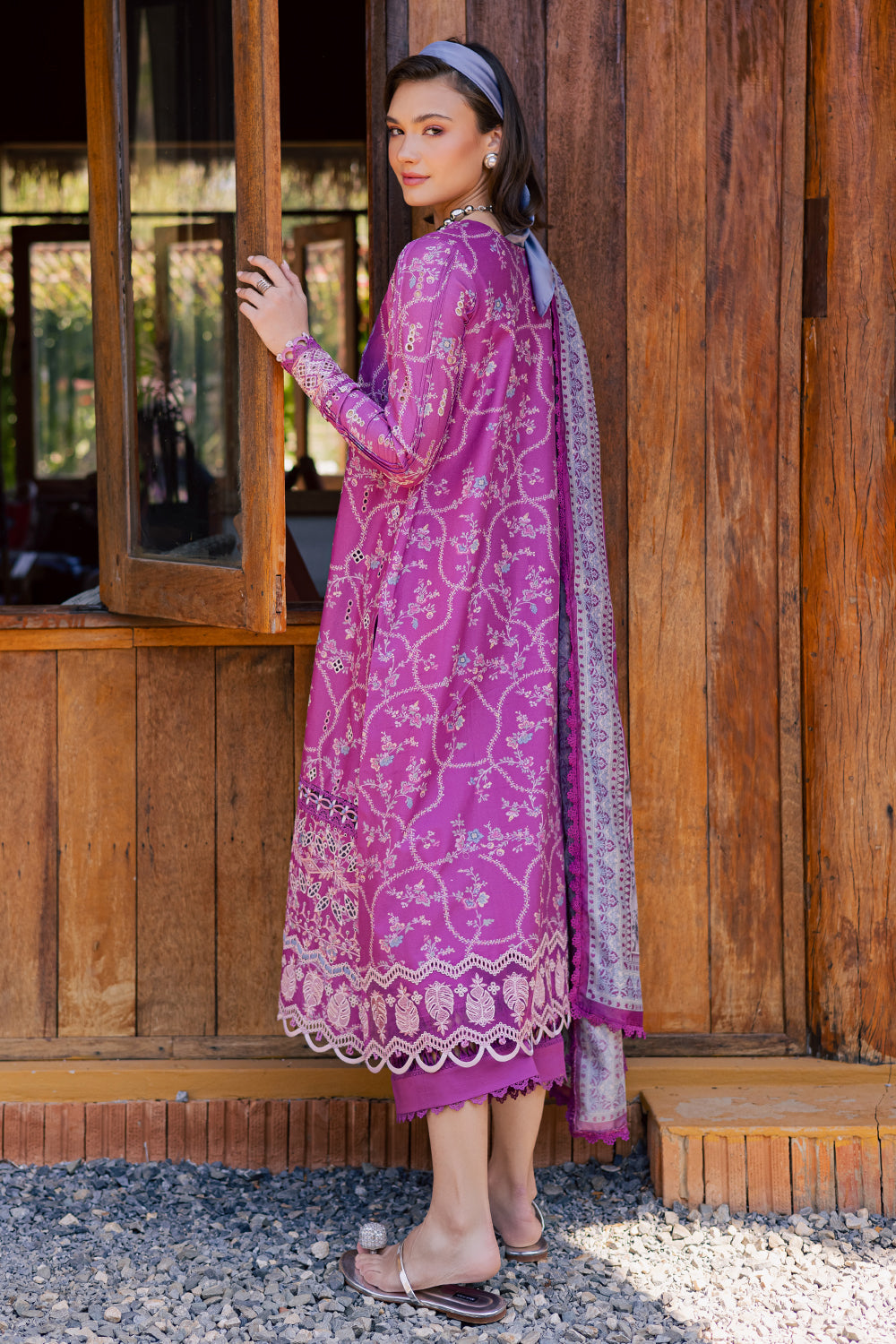 Shezlin Chikankari Eid Edit Lawn – ZARQAA (AV-11)