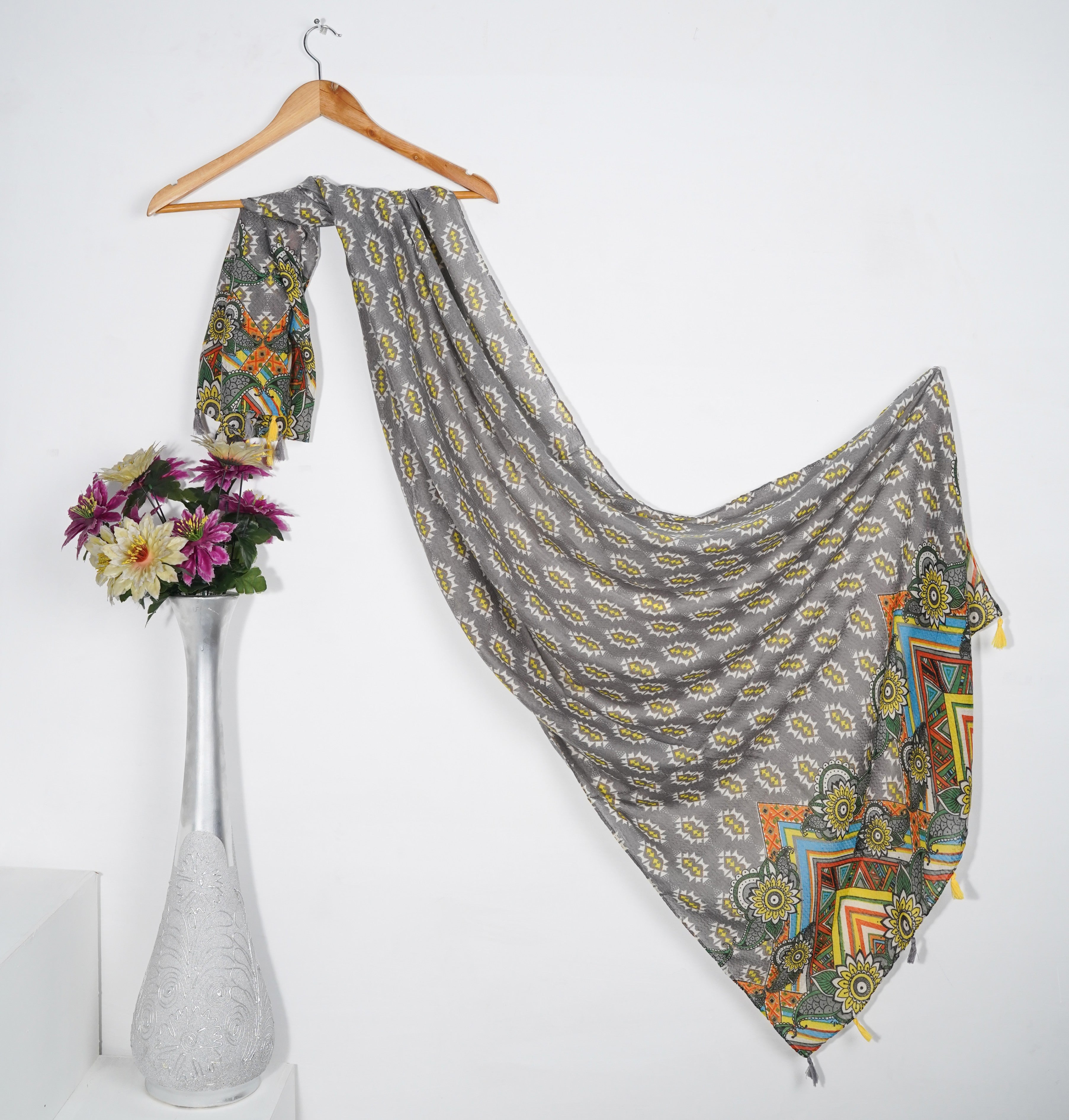 lawn Hijab in Grey, multi